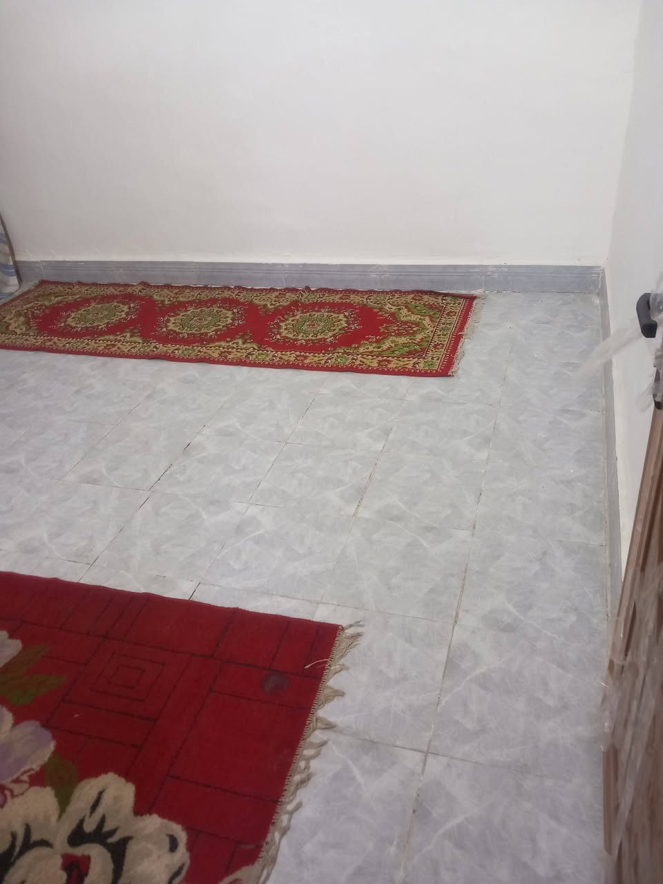 سلام عليكم بيت للبيع المساحه 100 متر زراعي مكانه نجف شارع كربلاء عمود 134 طريق ياعلي مشمول بالتطويب بقرار 320 البيت يبعد عن شارع كربله 300 متر كافة الخدمات تبليط مولد وطني كافة الخدمات بيت نضيف بس الاستقبال ماكامل البيت بناء بلوك عكاده فرمستون الارضيه بورسلين السعر 14 بي مجال رقم الهاتف ***********
