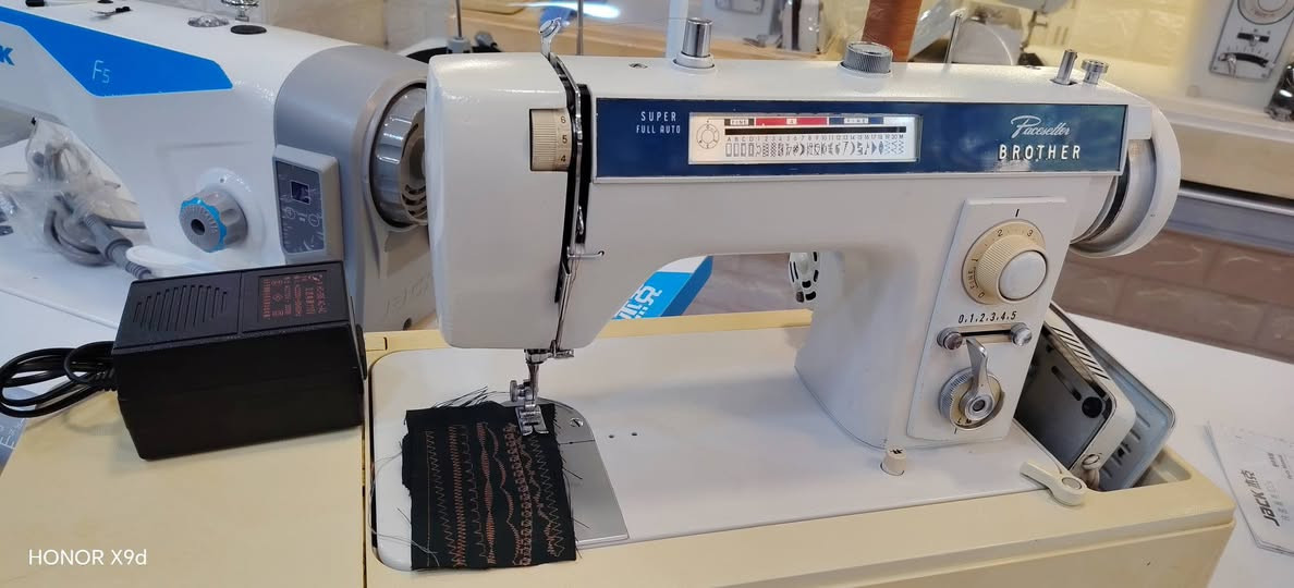 مــەکـیـنـەی بــڕازەر 24 نـەخش دەسـتـی دوو جـانـتاو عـەشیای شەریکـەی خــۆی لــەگــەڵــه
نـــــــــرخــــــی  135 هـــەزار
نـاونیـشـان
نــاحـیـەی زەڕایــەن بـەرامـبـەر پـردی پـەڕیـنـەوەکـە
ژ.م وەســتا  دارا  ***********
گـــــــەیــــــــــانـــــــــدنــمــان هــەیـــە
مــەکـیـنـەی بــڕازەر 24 نـەخش دەسـتـی دوو جـانـتاو عـەشیای شەریکـەی خــۆی لــەگــەڵــه

نص مكتوب في الصور:
- HONOR X9d