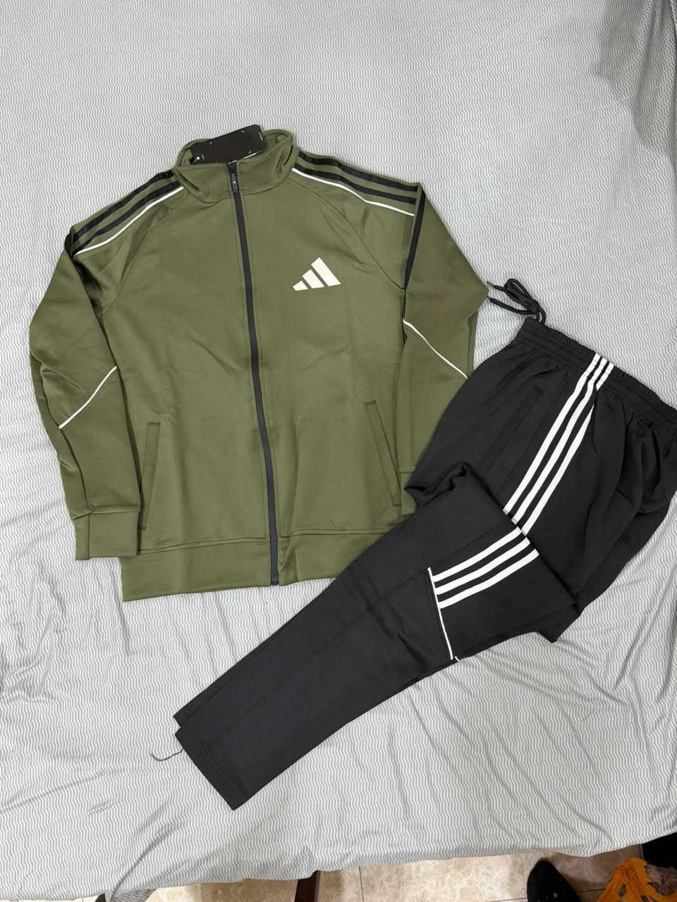 🔥وصل تراك شتوي خامة فول الفول ع الفحص 
🔥القياسات L,XL,XXL,XXXL
🔥سعر المفرد 30 الف والجملة 23 الف 
🔥عروض ما قبل الموسم 
🔥للحجز واتس *********** او خاص 
🔥يوجد توصيل لكل العراق ب5
