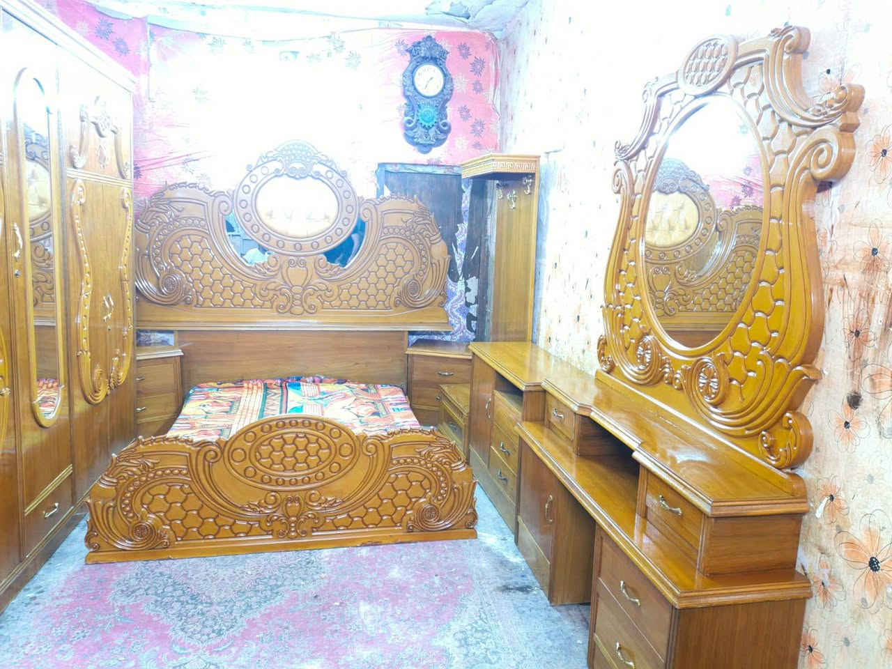 غرفه اخشاب خمس ابواب ملحق للبيع ***********السعر 650صاج داخل وخارج الضهر جرجوبه الزاويه كنتوريه شغل تزكام العنوان بغداد وكو توصيل متواجد وتساب
