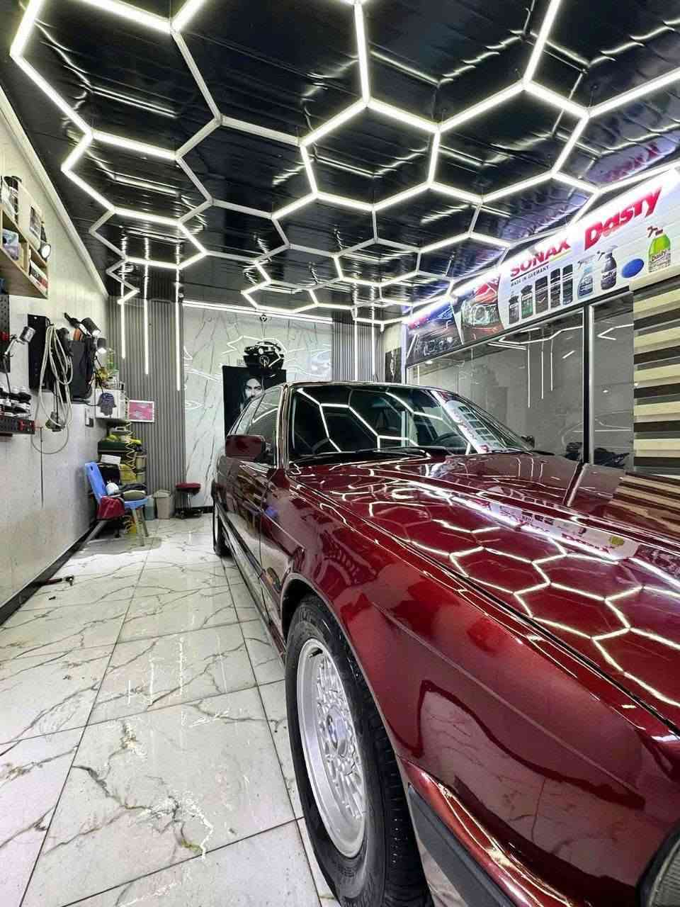 السلام عليكم 
BMW 1990 525 
رقم بغداد مداور ثاني يوم السياره جاهزه من كلشي على اخير حبايه تخم تاير حداديه تبريد باتري جديد غرفته بل كارتون مكينه جديده كير كهربائيات كله جديد ربع مينصرف عليها السياره احلى من الصور بهوايه وبل خير على الي يأخذها مكاني واسط مركز مدينه السعر 62 وبيها مجال شي قليل 
***********
