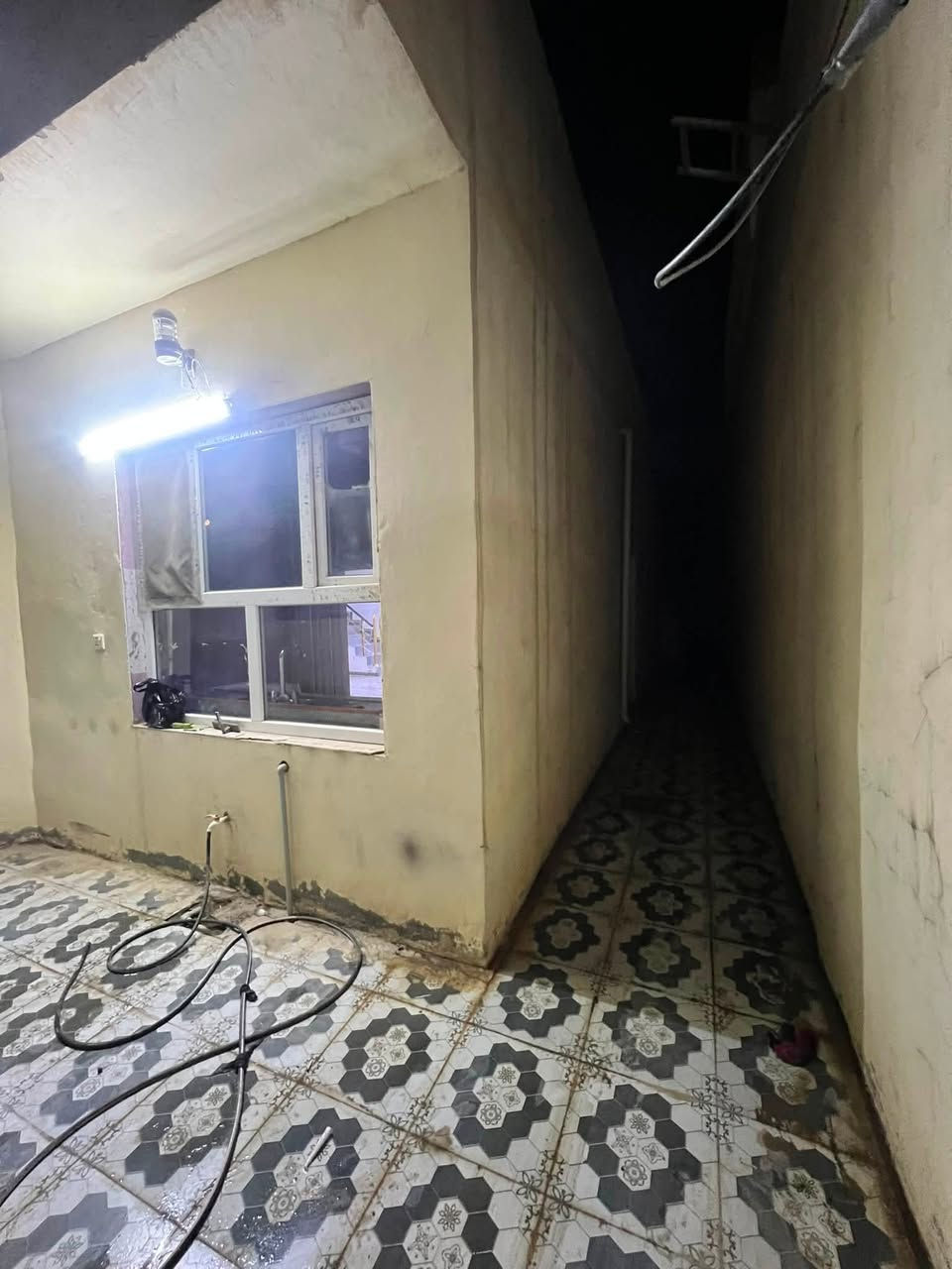 السلام عليكم دار 🏠 للبيع في مجمع جنة تكريت السكني… مساحة المنزل 200 متر نزال 20 واجهة 10 …يطل علا شارع 20 المنزل طابق واحد يحتوي المنزل علا غرف عدد 2 صاله استقبال مطبخ صحيات عدد 2 كراج سياره 🚘… بيع مستعجل البيت مسدد كامل لا مطلوب لشركه ولا مسحوب عليه… للستفسار اتصل علا هذا ارقم 
‭***********
