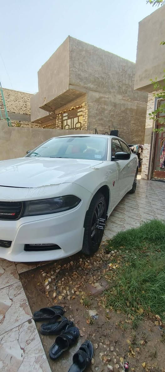 سلام عليكم جارجر 2019 حادث جاملغ وبنيد بدون دواخل مكينه 3600  جاهز من مكينة وكير وحداديه وتبريد وتخم تاير رقم بغداد باسمي بيع ومراوس بل النترا العنوان حله ***********
