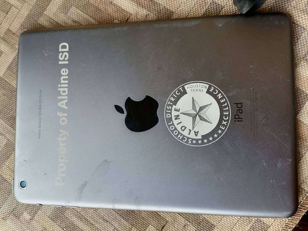 السلام عليكم... ipad maini 2 2013 للبيع او مراوس ذ32 للتصفح فقط السعر 40 بي مجال ***********
