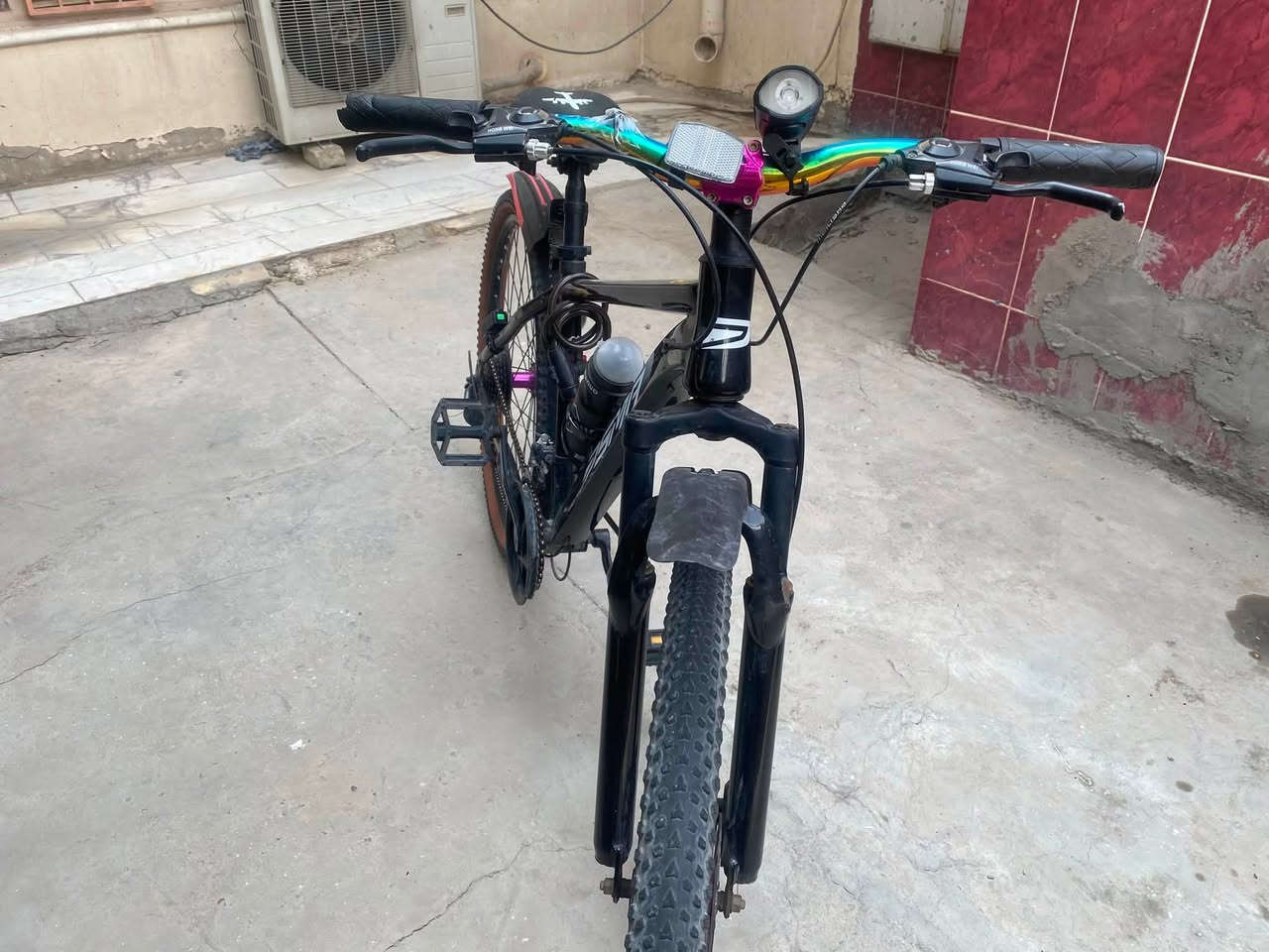 بايسكل جبلي شركه DSMAحجم 27 النمر 7 على 3 كلها شغاله مكينه بطيخي الستيرن 7الوان يجي وياه بم وجادر وقفل السعر 150قفل المكان بغداد البياع رقم الهاتف ***********
