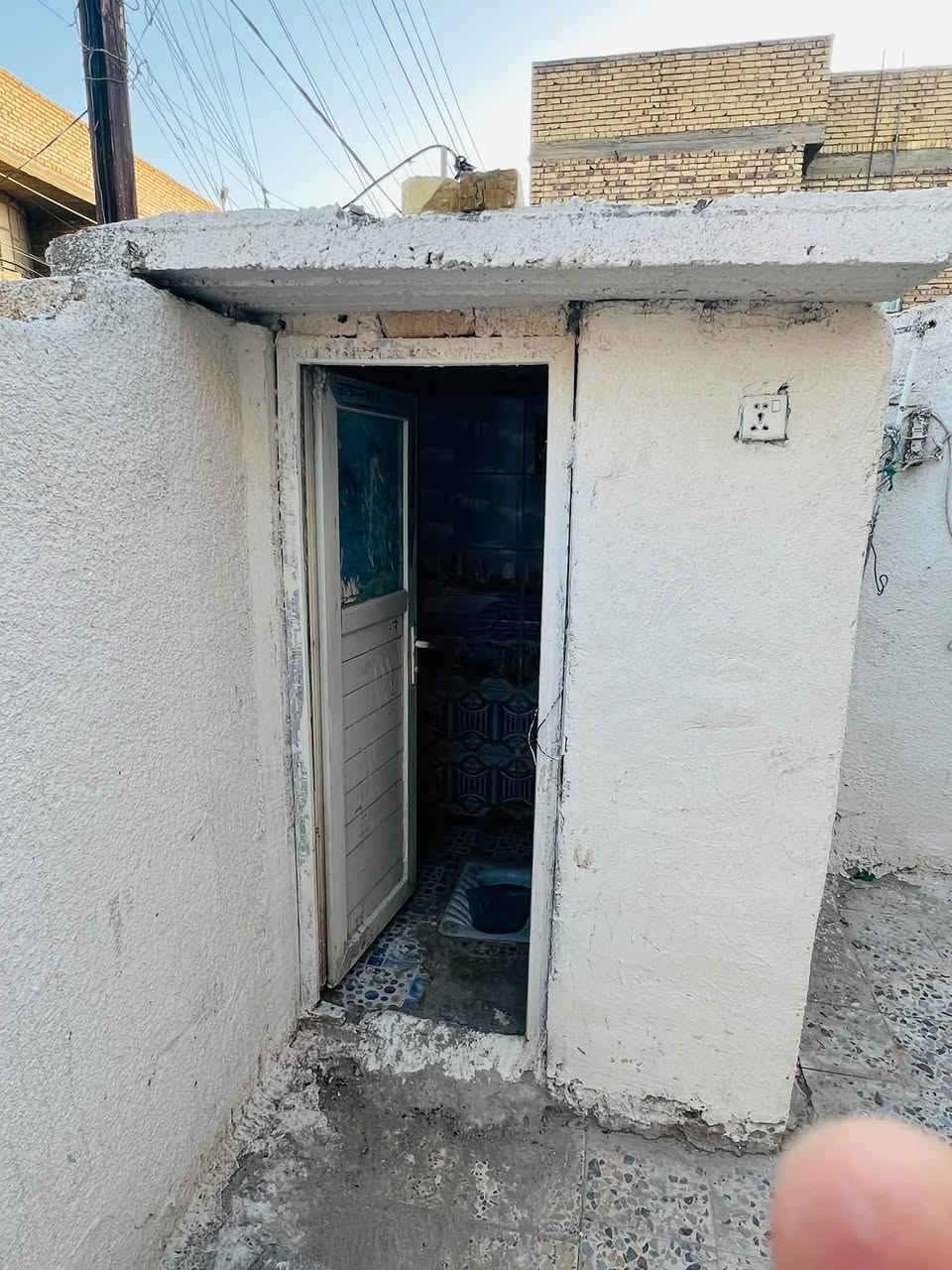 سلام عليكم بيت البيع المساحة ١٠٠ متر منطقة السكلاة ال١٥ الأساس البتلو طابوك والطابق الأول بلوك والطابق الثاني طابوك 
بيت نضيف السعر ٤٠ وبيه مجال طابق ونص البيت جاهز رقم الاتصال والاستفسار ***********
