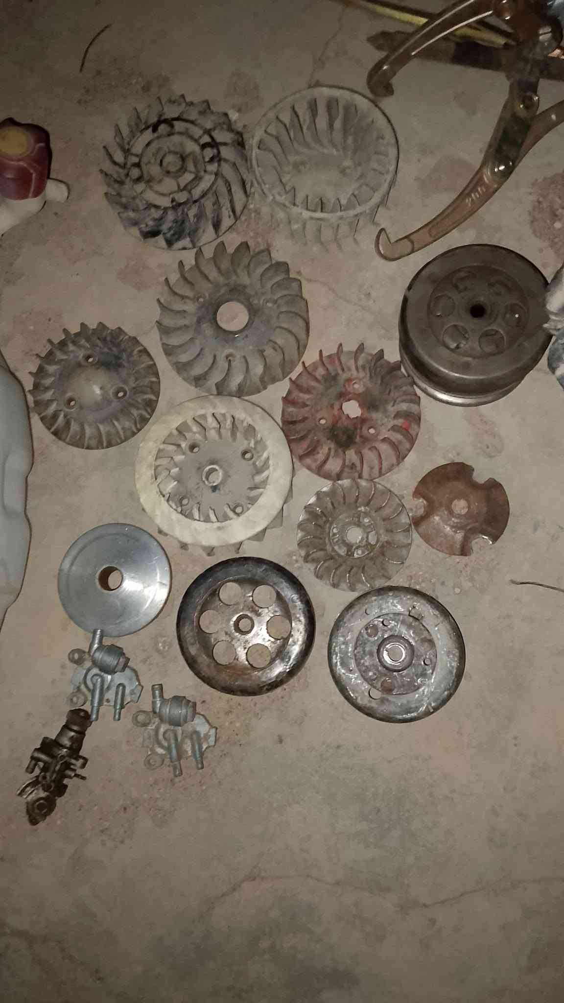 السلام عليكم غراض مال دراجات 120 و60 
للبيع ناصريه مركز سيد خضير كلمن وسعره هاذا رقمي ***********
