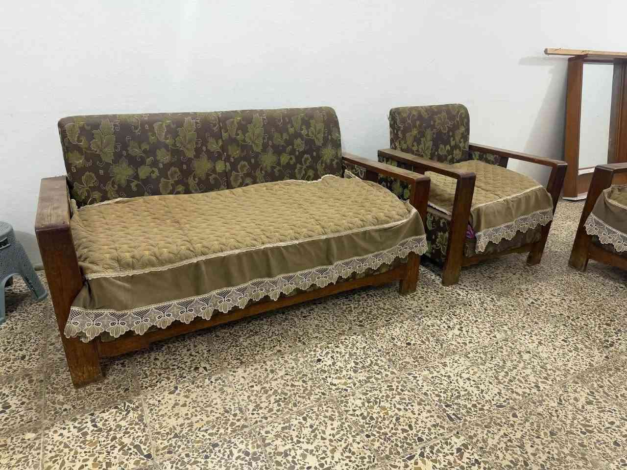 مستعمل • نضيف • طقم ٤ كراسي ٢ قنفات