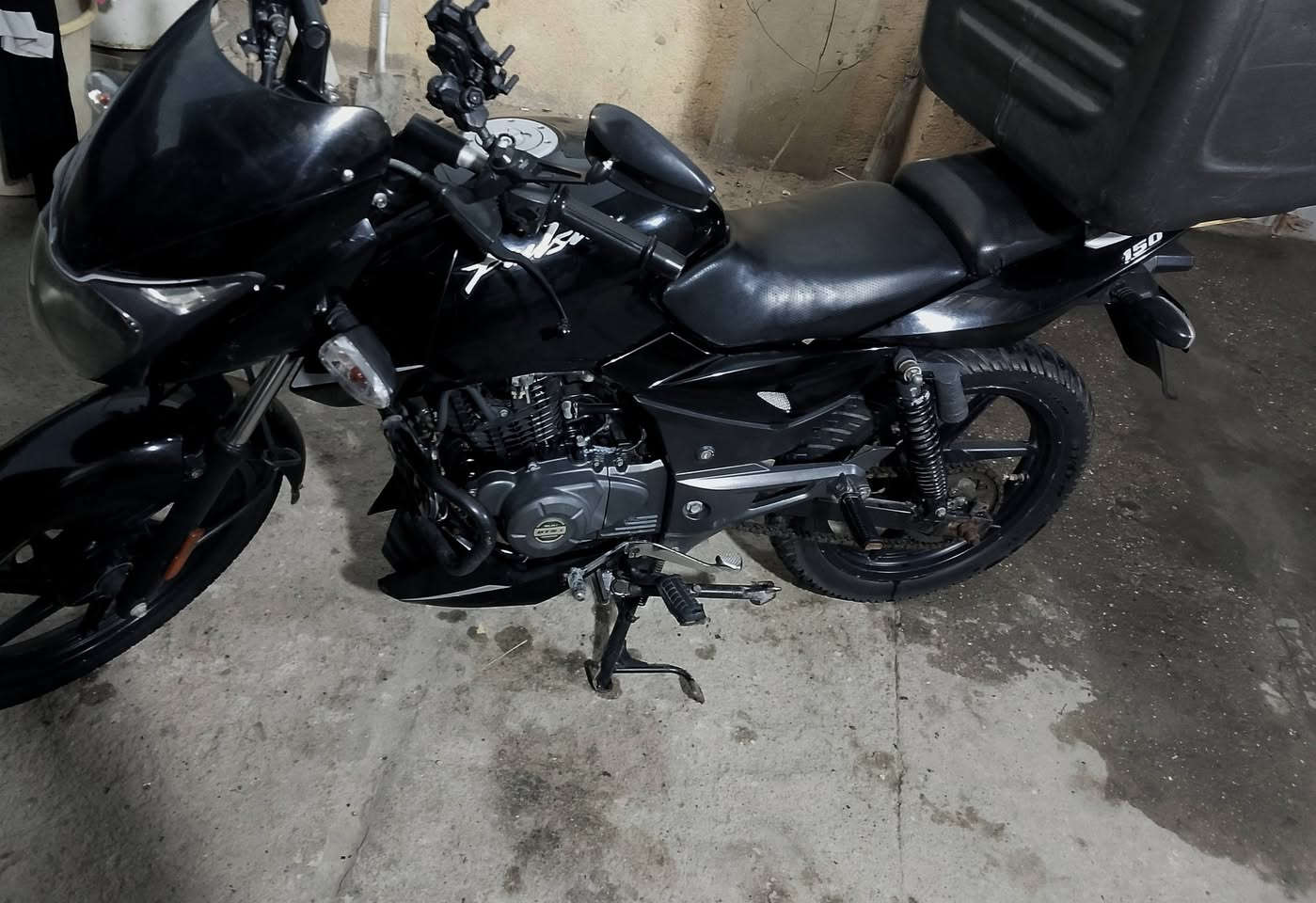 مركز البصرة
سلام عليكم بولسر نيون 150cc مديل 2021 شهر 11 طالعة 22 الدراجة رقم وسنوية باسم صديق شرط الشراي يحول الوحات باقية بالمرور السنوية 2028شهر 12 يعني 29 الدراجة مجفتة مرة وحدة تجفيت كامل حتة كاور كلشي شركة وجديد بالمكينة انا مشتغلهه باييدي الدراجة نضيفة مقارنا بالموجودات محافضين عليهه  كشرتهه حلوة كفر الزنجيل ولدرع موجودات ما ناقصهه شي غير واير سرعة عطلان كهربائيت كاملة تاير خلفي جديد الأمامي تعبان الدراجة مال جناي ثاني تبديلة دهن كل اسبوع امزويل 20w50 اعبيهه سعر 1500 مكاني بصرة الشراي يتصل واتساب موجود ***********
