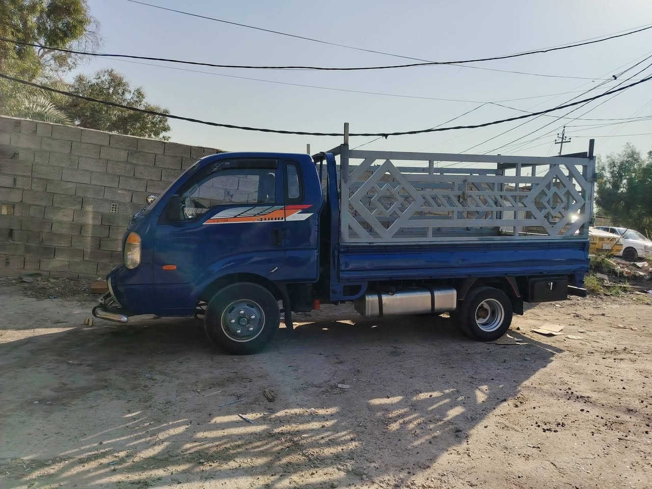 السلام عليكم يوجد سياره لنقل الغراض نوع الكيه فحل داخل بغداد وخارج بغداد مكان السياره زعفرانيه اتصل وتدلل. 

*********** ابو مهدي.
