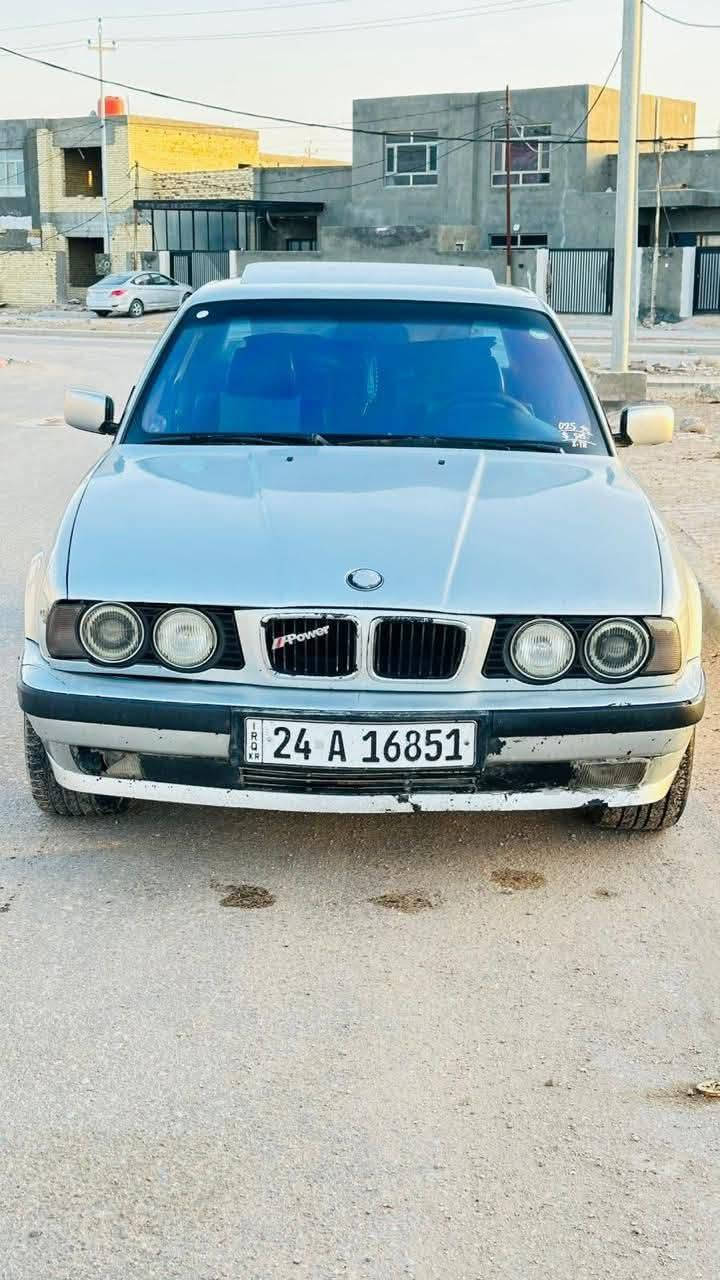 بي ام ٥٢٥ • موديل ٩٠ • دعاميه خلفية