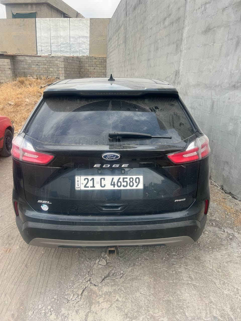 کوردی
فۆرد ئیدج (Ford Edge SEL) مۆدێل ٢٠٢٢ – قەپات مواسەفات
 * مۆدێل: 2022 (SEL Full Options)
 * ڕۆیشتوو: ٨٨ هەزار کیلۆمەتر
 * مەکینە: ٢.٠ تۆربۆ (٤ پستۆن) – بە بەنزینی ئاسایی بێ کێشە کار دەکات
 * سیستەمی جوڵە: دەبڵ ئەکسل (AWD)
 * سویچ: ٢ بەسمەی شەریکە
مواسەفات:
 * سەقفی پانۆراما
 * ڕاداری پێشەوە، سیستەمی دژە پێکدادان (Anti-Collision) و ئۆتۆ برێک
 * دیاریکردنی هێڵی ڕێگا و ئاگادارکردنەوە لەکاتی بەردانی سوکان
 * ئۆتۆ ستارت و شەت داون (Auto Start/Stop)
 * گێڕ ماوس، برێک دوگمە و ئۆتۆ هۆڵد
 * شاشە گەورەی تێسلا و کامێرای دواوە
 * تەحەکوم سوکان و تحدید سرعە (Cruise Control)
 * سندوق شەفت (کارەبایی)
 * کوشین جڵدی کارەبایی لەگەڵ هیتەر
 * شەحنی بێتەل (Wireless Charger)
 * ئاوێنە کارەبایی
بۆیاخ و دۆخی بەدەن:
 * ٣ پارچە بۆیاخ (بۆنیت، چامڵغی سایەق، سندوق)
 * سەر چامڵغی سایەق ١٠ سم ساردەکوتی هەیە (لە سۆنەر دیارە)
 * دەعامی و لایتەکانی پێش و دوا بیلادین (دەعمی قورس نییە)
 * سەیارەیەکی توندوتۆڵ، خاوێن و بێ مەسڕەفە
مەرج، نرخ و گۆڕینەوە:
 * بە شەرتی بەناوکردن و تەحویل (غەرامە لە ئەستۆی خۆمە)
 * گۆڕینەوەش (مراوەژە) دەکەم بە سەیارەیەک بە دڵم بێت
 * نرخ: ١٦٧ گەڵا (١٦,٧٠٠$) و مەعامەلە
 * پەیوەندی (تەنها واتسئەپ بۆ کڕیار): ***********
العربية
فورد إيدج (Ford Edge SEL) موديل 2022 – فل مواصفات (أعلى فئة)
 * الموديل: 2022 (SEL Full Options)
 * المسافة المقطوعة: 88,000 كم
 * المحرك: 2.0 لتر تيربو (4 سلندر) – يعمل بالبنزين العادي بسلاسة وبدون أي مشاكل
 * نظام الدفع: دبل أكسل / دفع رباعي مستمر (AWD)
 * المفاتيح: 2 ريموت بصمة بلادي
المواصفات والتقنيات:
 * سقف بانوراما بالكامل
 * رادار أمامي، نظام مانع التصادم (Anti-Collision) وفرملة تلقائية للطوارئ (Auto Brake)
 * نظام المحافظة على المسار مع تنبيه عند ترك المقود
 * نظام التشغيل والإطفاء التلقائي (Auto Start/Stop)
 * ناقل حركة دوار (جير ماوس)، بريك إلكتروني مع أوتو هولد
 * شاشة تسلا الكبيرة مع كاميرا خلفية
 * تحكم ستيرن متكامل ومثبت سرعة (Cruise Control)
 * صندوق خلفي كهربائي (شفط)
 * كشنات جلد كهربائية مع تدفئة (هيتر)
 * شاحن هاتف لاسلكي (Wireless)
 * مرايا جانبية كهربائية
حالة البودي والصبغ:
 * الصبغ 3 قطع (البونيد / الغطاء الأمامي، الجاملغ جهة السائق، الصندوق الخلفي)
 * رأس الجاملغ جهة السائق يحتوي على تعديل بارد بسيط حوالي 10 سم (موضح في الفحص)
 * الدعاميات واللايتات بلادية بالكامل (الحادث خفيف)
 * سيارة قمة في النظافة وبدون أي مصاريف
الشروط، السعر والمراوس:
 * بشرط التحويل والوكالة (أي غرامات مرورية يتحملها البائع بالكامل)
 * مجال للمراوس بسيارة مناسبة حسب القناعة
 * السعر: 167 ورقة (16,700$) وقابل للمفاوضة البسيطة
 * للتواصل (واتساب فقط للجادين والشراية): *********** أربيل, العراق
