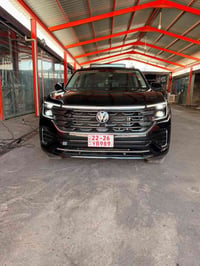 VW Atlas 2025 SE+  سياره بيها قطعتين ونص صبغ  7راكب  الشكل الجديد بجم ...