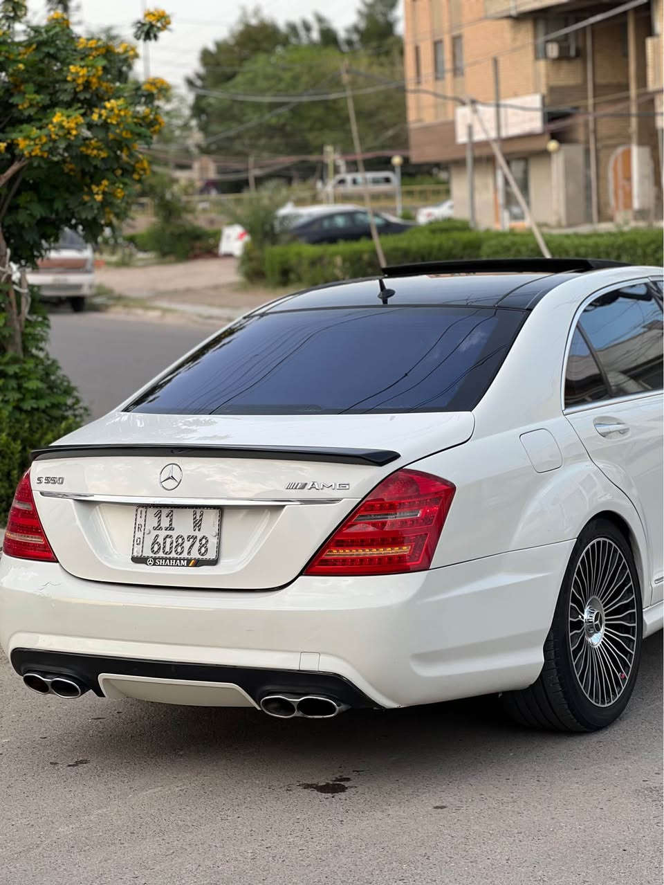 السلام عليكم
للبيع مارسيدس  S500  
موديل ٢٠٠٨  خليجيه فول مواصفات 
طويله وفتحه سقف بنوراما  بصمه تشغيل وابواب.  بردات كهربائية عدد٥.  
كامله بدون نواقص حداديه اماميه وخلفيه جديده. گير ومحرك بحاله ممتازه. السياره جاهزه وبيها  صبغ السونار موضح كولشي
السعر ١٧٨  
مكان السياره بغداد 
للاستفسار *********** بغداد, العراق
