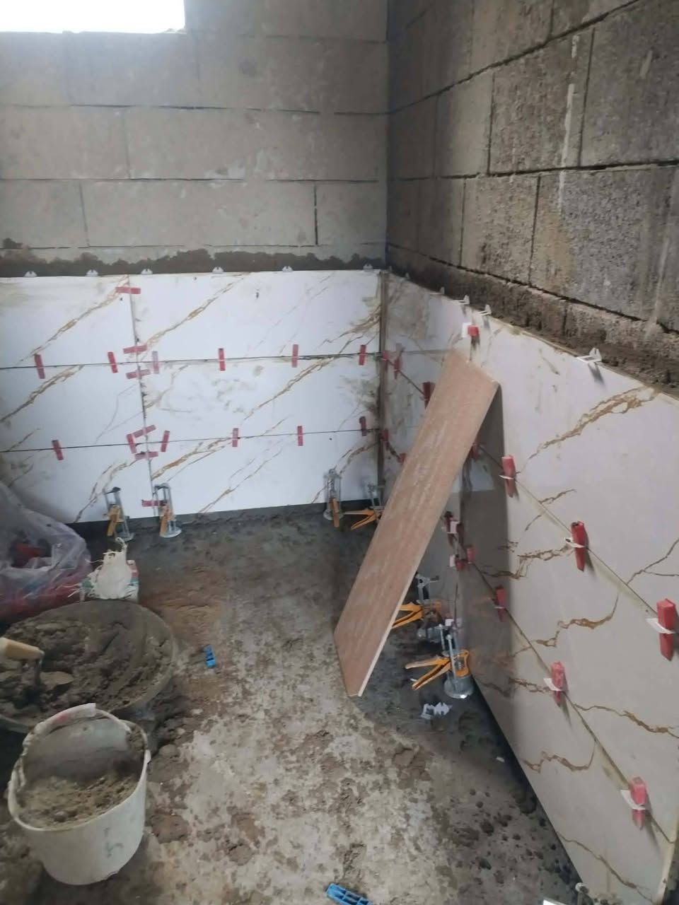 جصفاف سيراميك مفترغ شغل هندسي شرط واسعار مناسبه انشاالله الي يريد يتصل ويدلل 0751519580@@@@***********
