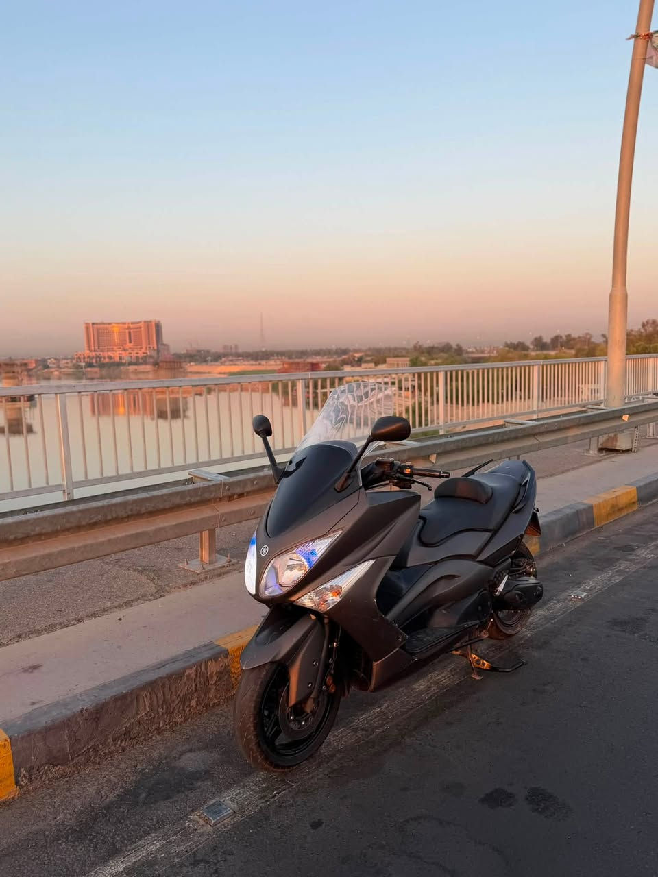T MAX
سلام عليكم للبيع شباب الدراجة كفالة عامة بيها كفرات جاية bsdmax رياضي اصلية
الدراجة بلادية ونقص برغي مابيها 
الشراي بس يتصل رحمه الوالديكم
***********
