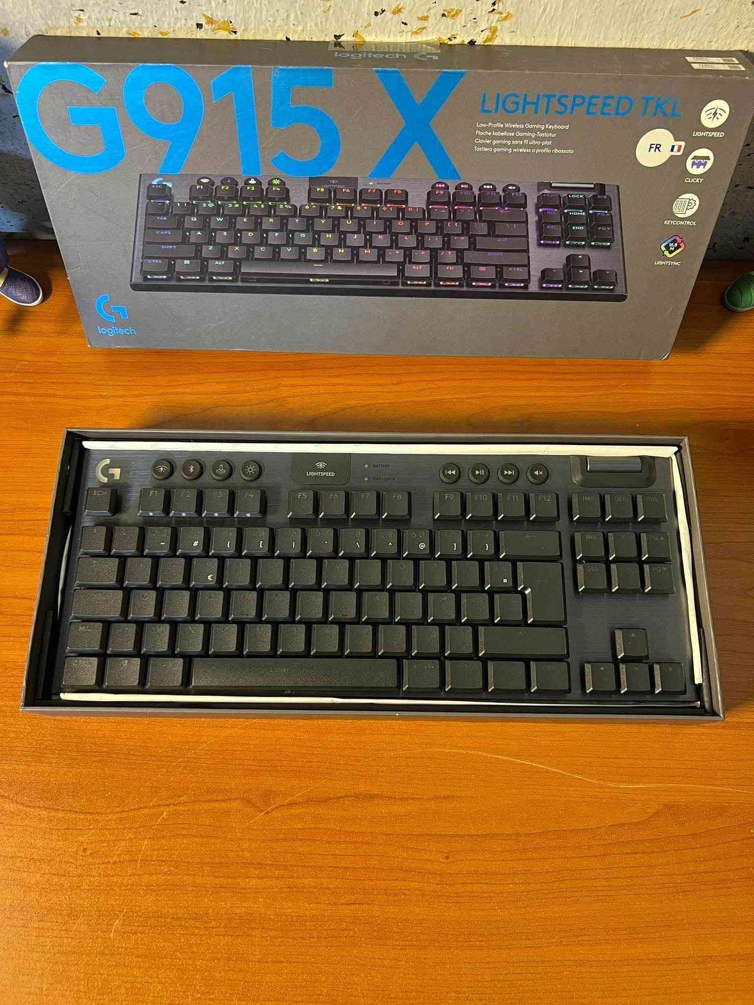 لوحة G915 TKL • لايتسبييد • إضاءة RGB