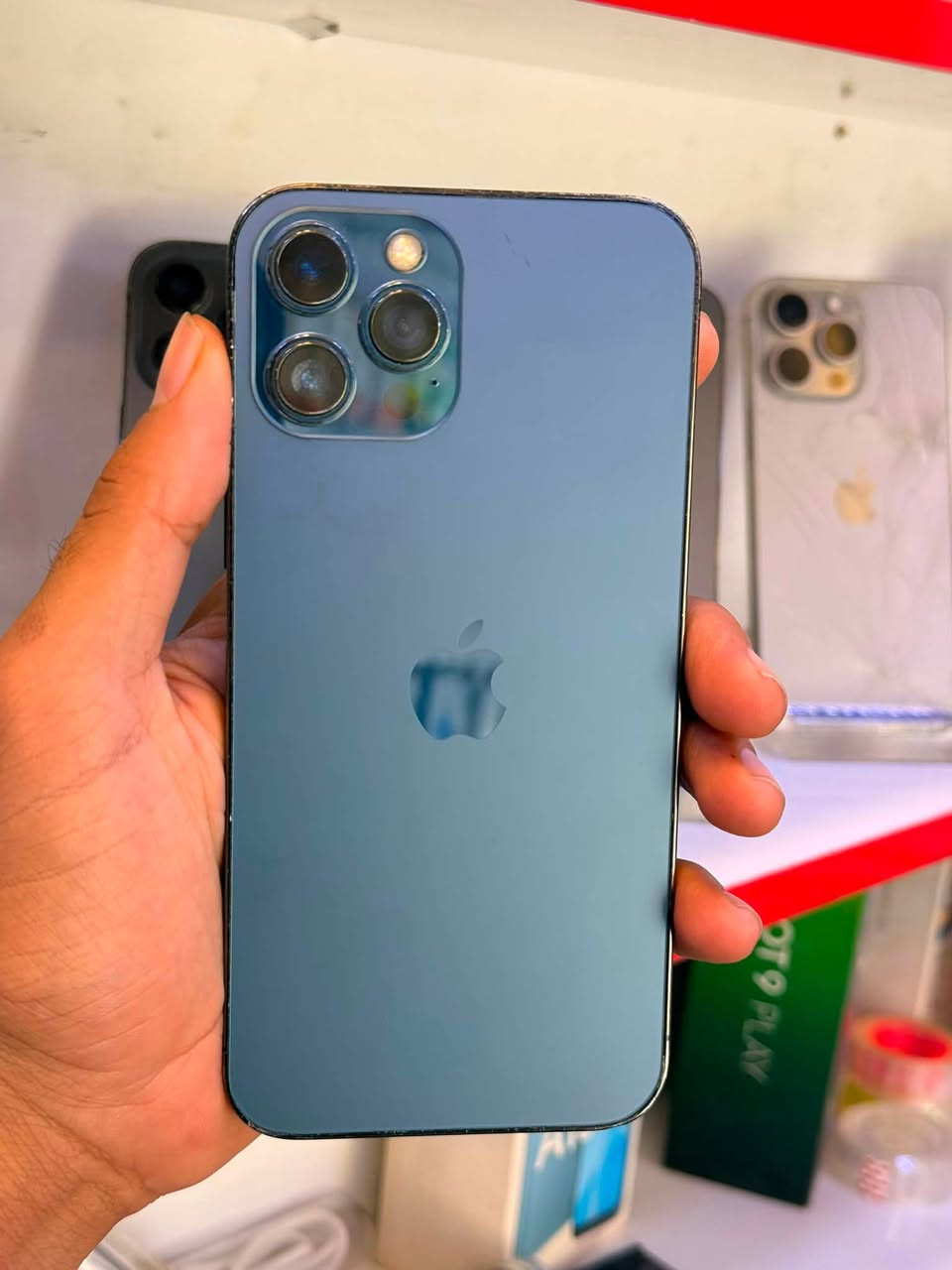 السلام عليكم 🫡 
للبيع iPhone 12 pro max 
ذاكرا 256 
بطاريه مبدله اصليه مستعمله 

نموذج M شرق اوسط ماستر 
نضافه 85% لون ازرك 
الجهاز كله شغال  مبدل شاشه نوعيه اصليه حلوه لا شكل ولا شمر  فيس ايدي متوقف صوت اتصال انترنيت كامرات كله شغال السعر  ٣٠٠ الف مكاني بغداد مدينه الصدر رقمي***********
