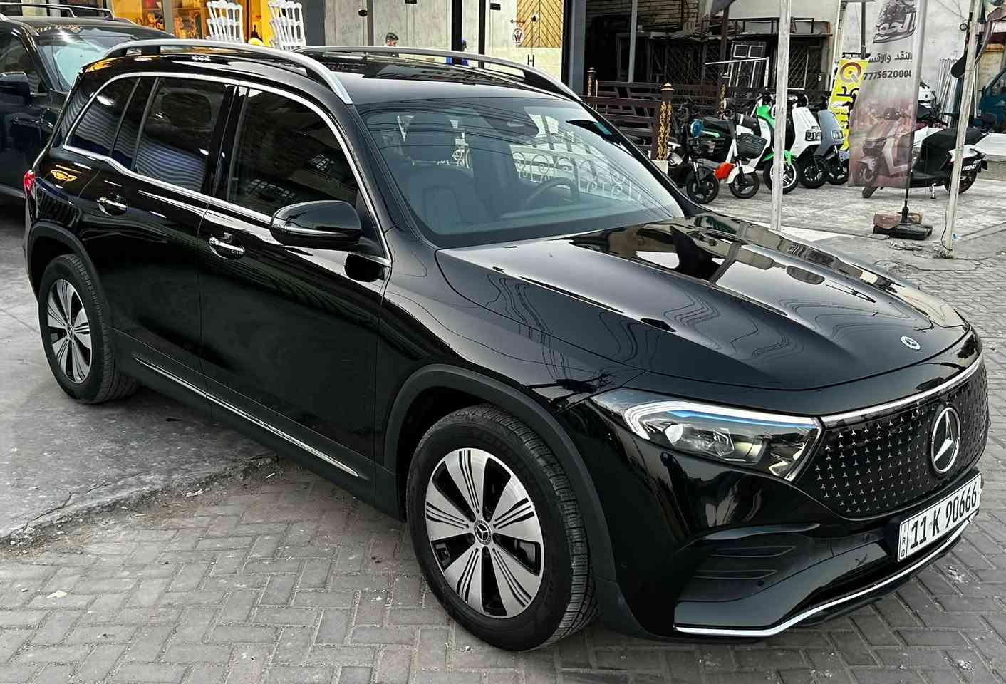 مرسيدس EQB 250 كهربائية موديل 2024 فول كامل
سعة البطارية 66.5 kWh نوع Lithium-ion
تمشي لغاية 520 كم بالشحنة الواحدة
ماشية 8,000 فقط وبحالة الوكالة

المواصفات: حساسات أمامية وخلفية وجانبية
ذاكرة كشنات
كشنات جلد
إضاءة داخلية متغيرة
رادار أمامي وخلفي
عدادات ديجيتال متغيرة
تحكم ماوس بالشاشة
4 وضعيات قيادة
قيادة ذاتية
تبريد قطعتين
مثبت سرعة
نقاط عمياء
مرايا شفط
إشارات بالمرايا
صندوق خلفي كهربائي
أوتو هولد
وباقي المواصفات المعروفة
الحادث دعامية أمامية فقط مع ضربة خفيفة بحافة البنيد أثناء النقل والصور مرفقة
تصلحت وانصبغت على كدها
بدون إيرباك وبدون شاصي ومكفولة
المكان بغداد حي القاهرة
السعر 270 $
للتواصل ***********

نص مكتوب في الصور:
- BIDCARS