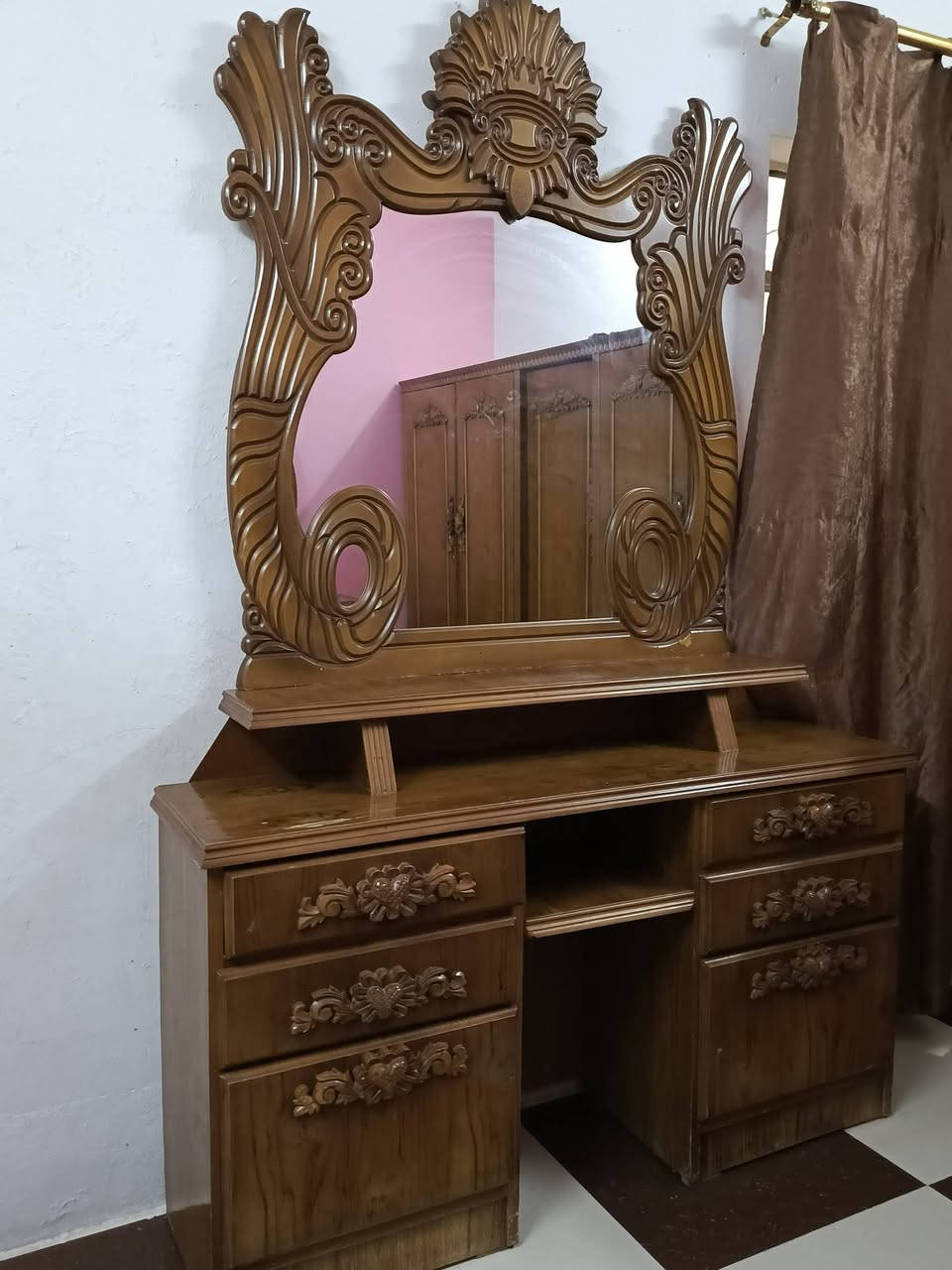غرفه اخشاب كامله
السعر 600 وبيها مجال ***********
حي الانتصار
