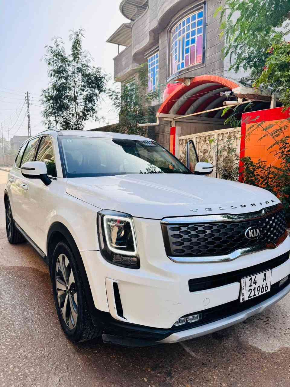 كيا تيلورايد (Kia Telluride)
موديل (2020)كلين تايتل مكفوله كفالة عامة ومن الضربة القويه 
بيها بعض الطخات قليلة 
مواصفات (LX) 
7 راكب رقم بصرة الداخل جلد 
وارد خليجي (3.8/6V) 
حساسات خلفية وكامرة خلفية وشاشة 
وتشغيل عن بعد مري شفط 
وضع قيادة ذاتية /اشارة ترحيبية
تبريد 3 قطع 
صيانة شهريآ اوديها  
السعر 275 وبيها مجال 
العنوان /البصرة 
للاستفسار اكثر التوصل علا الرقم  ***********
