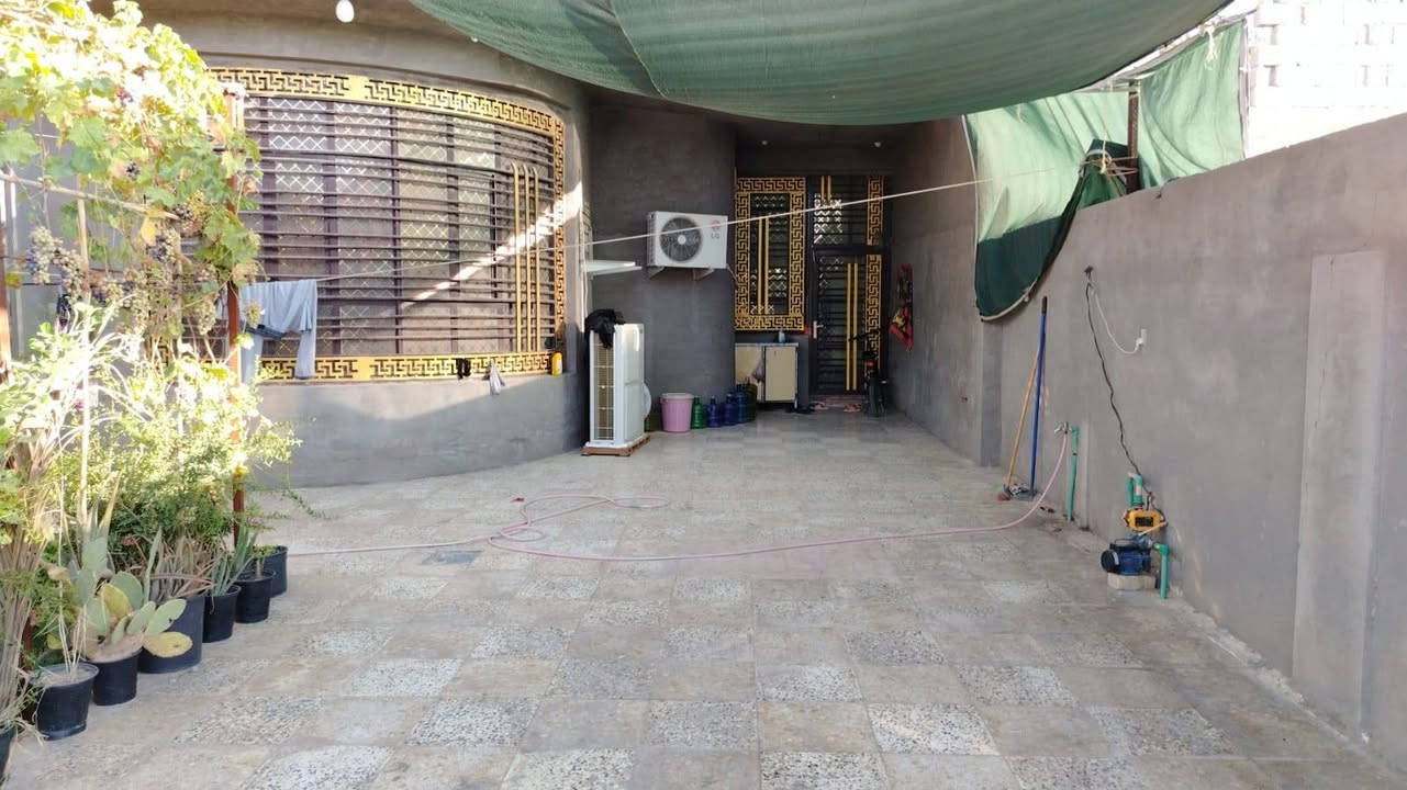 يالله سلام عليكم اليوم عدنا عرض كلش مرتب طريق كربلاء طوريج قرب المعهد 🎈الفني قطعه مساحه 700متر معه بيت 🏠تحت البناء 300متر طابقين🏨 بناء طابوق صب بي 6غرف يبعد عن شارع كربلاء طوريج 300متر تبليط عتبليط منطقه سكنيه خدمات كامله السعر كلش حلو الستفسار تصال عرقم او مراسلت الصفحه *********** @إشارة الجميع
