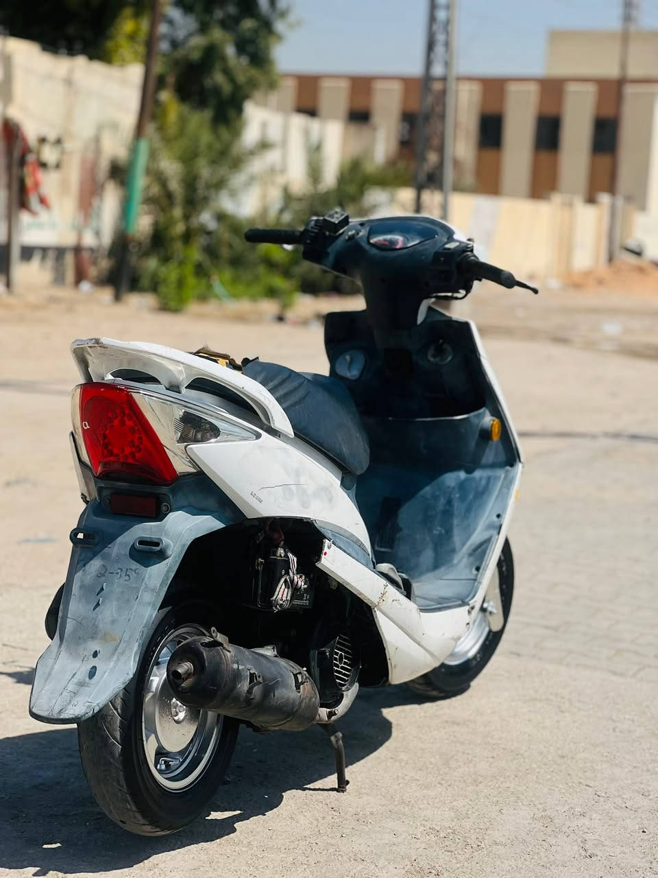يالله 
ماكس جيتي فحل كرستال اصل 
مال حاويه 
مكينه مكفوله شلعه تشك الكاع 
تخم تاير جديد بريكات جاهزه  
كهربائيات كلها شغاله 
مكاني نجف سعرها ٣٥٠ بيها مجال 
***********

