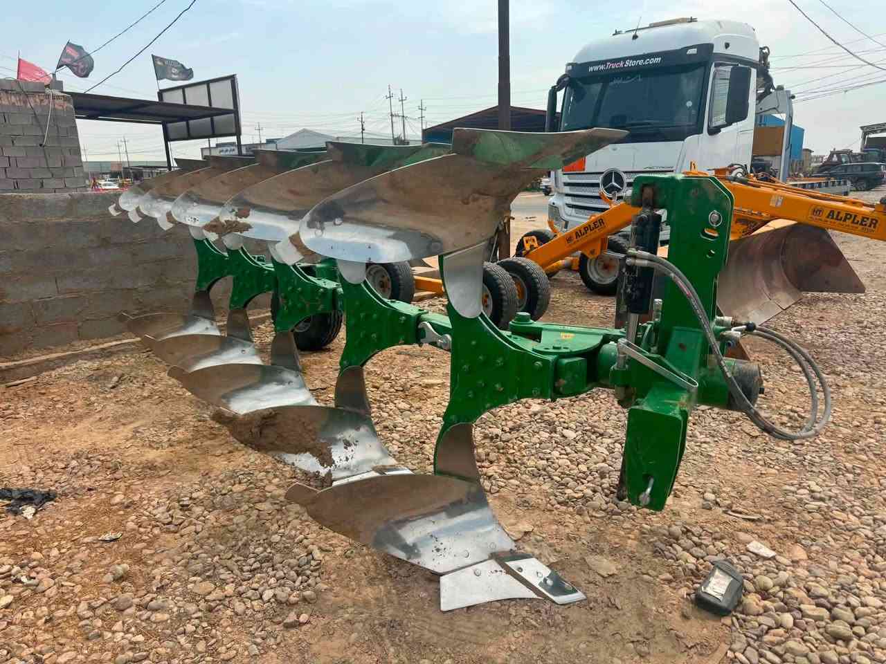 للبيع | فدان قلاب خماسي ALPLER
🚜 فدان قلاب خماسي ALPLER التركي
🇹🇷 صناعة تركية – درجة أولى

🔹 موديل 2026
🔹 مشتغل فقط 200 دونم
💰 السعر: 85$ وبيه مجال

📍 شركة الحاج عمار جباره الشمري
📍 واسط – الزبيدية

📞 للاستفسار:
***********
***********
