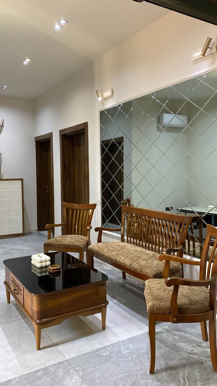 مزرعة وقاعة المضيف ال Vip ⚜️
احجز الآن واستمتع في مزرعة المضيف وأنسى حرارة الصيف 😍⛱️

مسبح مغطى بمظلات 
مطبخ داخلي ديكور مع اثاث حديث وتشمل كافة المستلزمات
غرف نوم مجهز بالكامل مع اثاث حديث 
باربكيو شوي خارجي 
كوخ خارجي حديث مجهز بالكامل 
يوجد كافه الألعاب 
⚜️كلشي جاهز حتى تستمتع بوقتك ⚜️
للحجز /*********** 
الموقع 📍بغداد القناة قرب جسر ديالى
