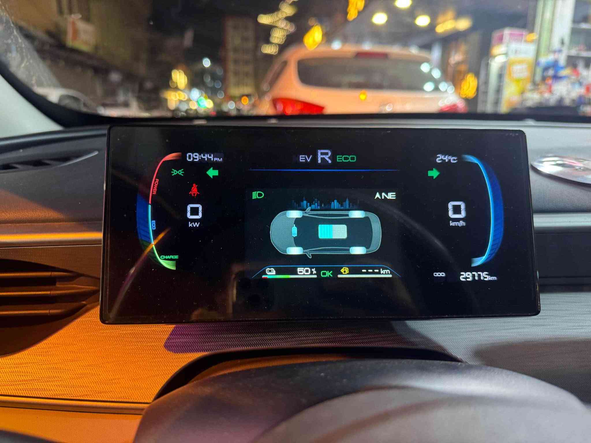 BYD 05 سيل
داخل كريمي
بصمه
بريك اوتو
بطاريه حجم ٥٥ كم
ماشيه ٢٩ الف كيلو
مكان دهوك
سعر ١٣٦ مجال 
*********** دهوك, العراق
