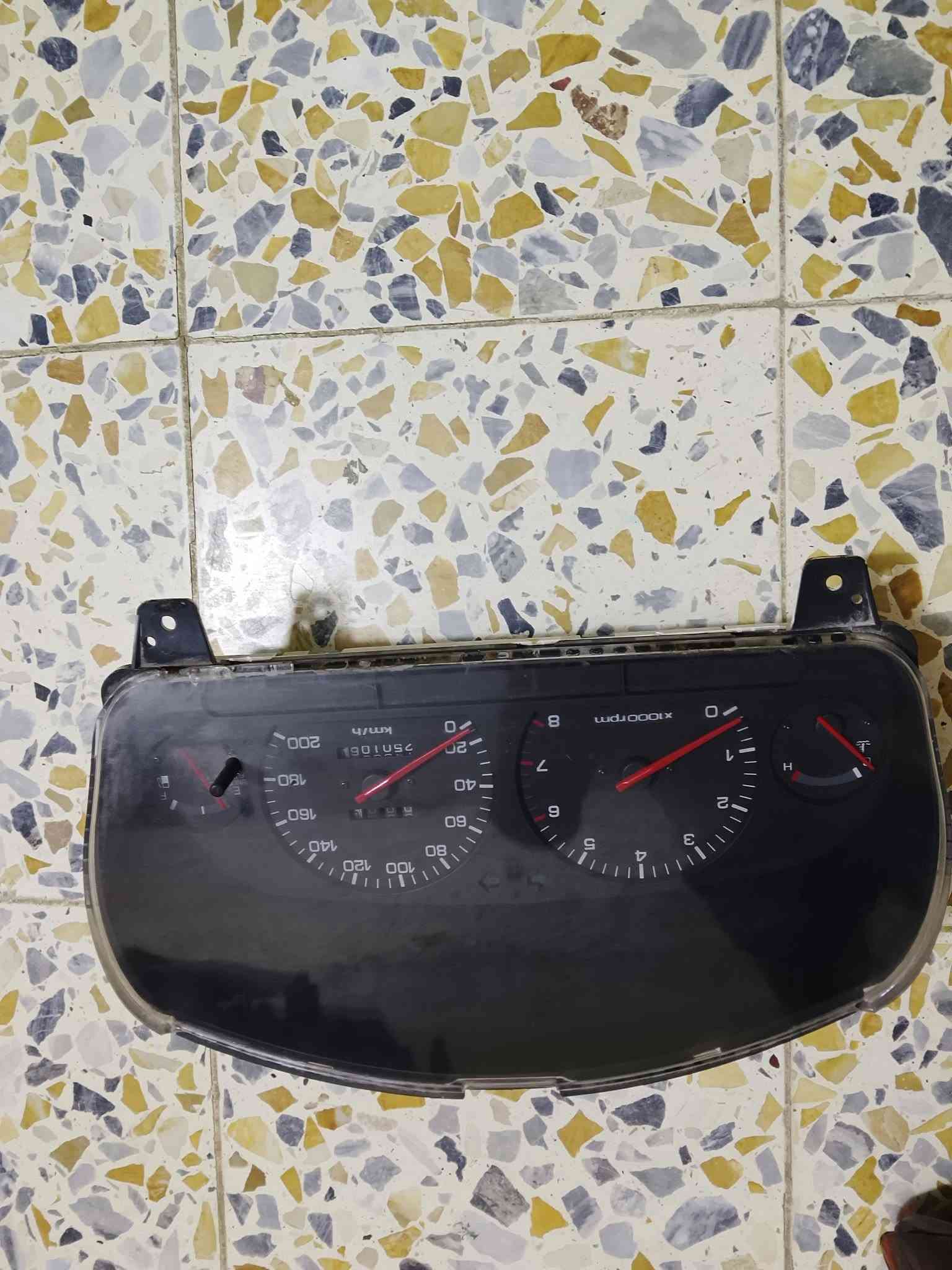 غراض النتره دمعه ومصطره حاويه بس لسمجات مستعمل للتواصل ***********
