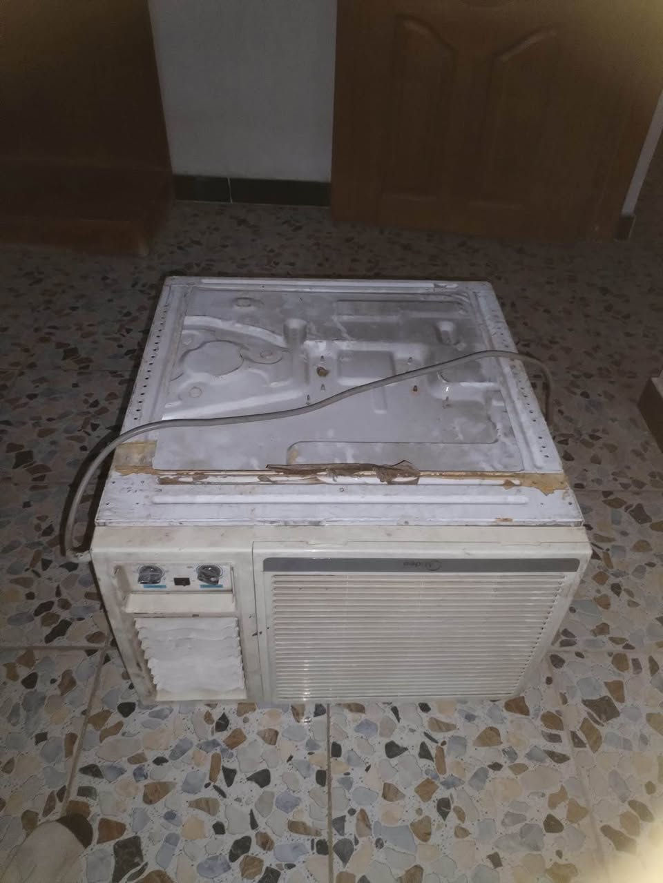 السلام عليكم مكيف طنين شغال ب170 وطباخ شغال 60 مكانهم الحريه ‭***********‬ بغداد, العراق
