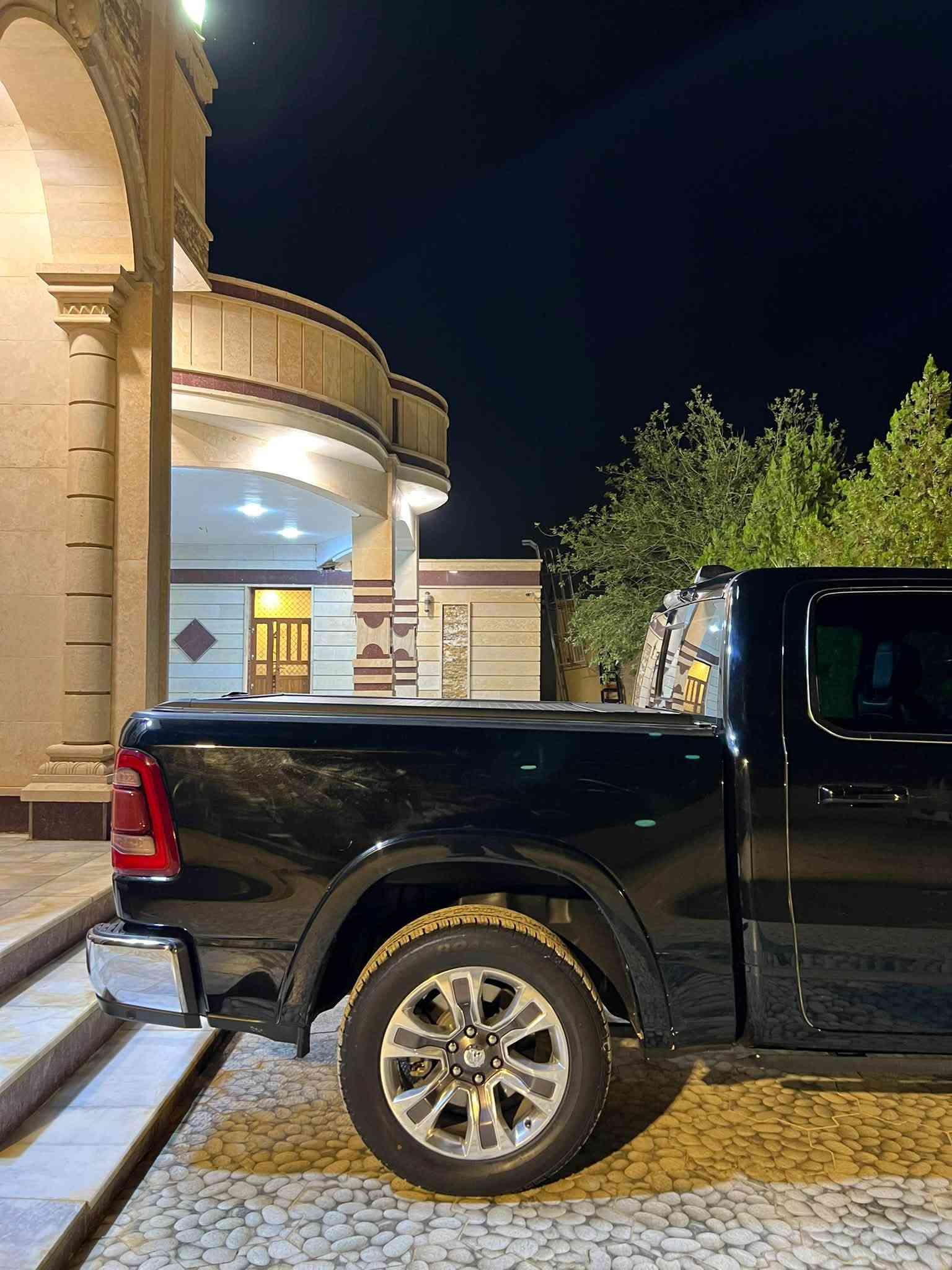رام 1500 • ٢٠٢٣ • V8 ٥.٧
