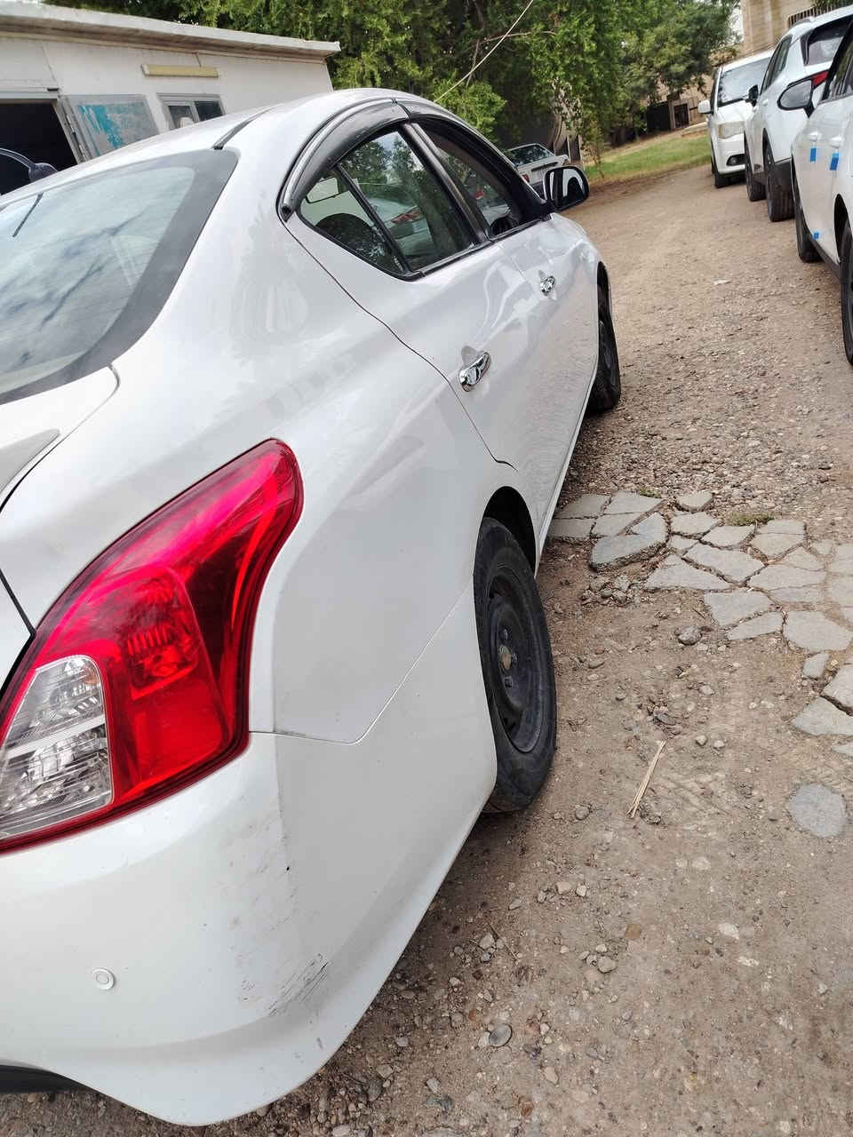 ​🚗 للبيع: نيسان سني هندي
بليتة زرقاء 
 موديل 2019
رقم بغداد
​ المكينة و الكير، والتبريد بحالة ممتازة وخير من الله (شرط الفحص).
​بيهة صبغ باب السايق (على كد دائرة) + بارد بسيط
​السنوية: منتهية
​السعر: [اكتب السعر ٩٨ اكتب: قابل للتفاوض 
​المكان: بغداد الكرخ مكلف بالنشر للاستفسار الاتصال ***********
