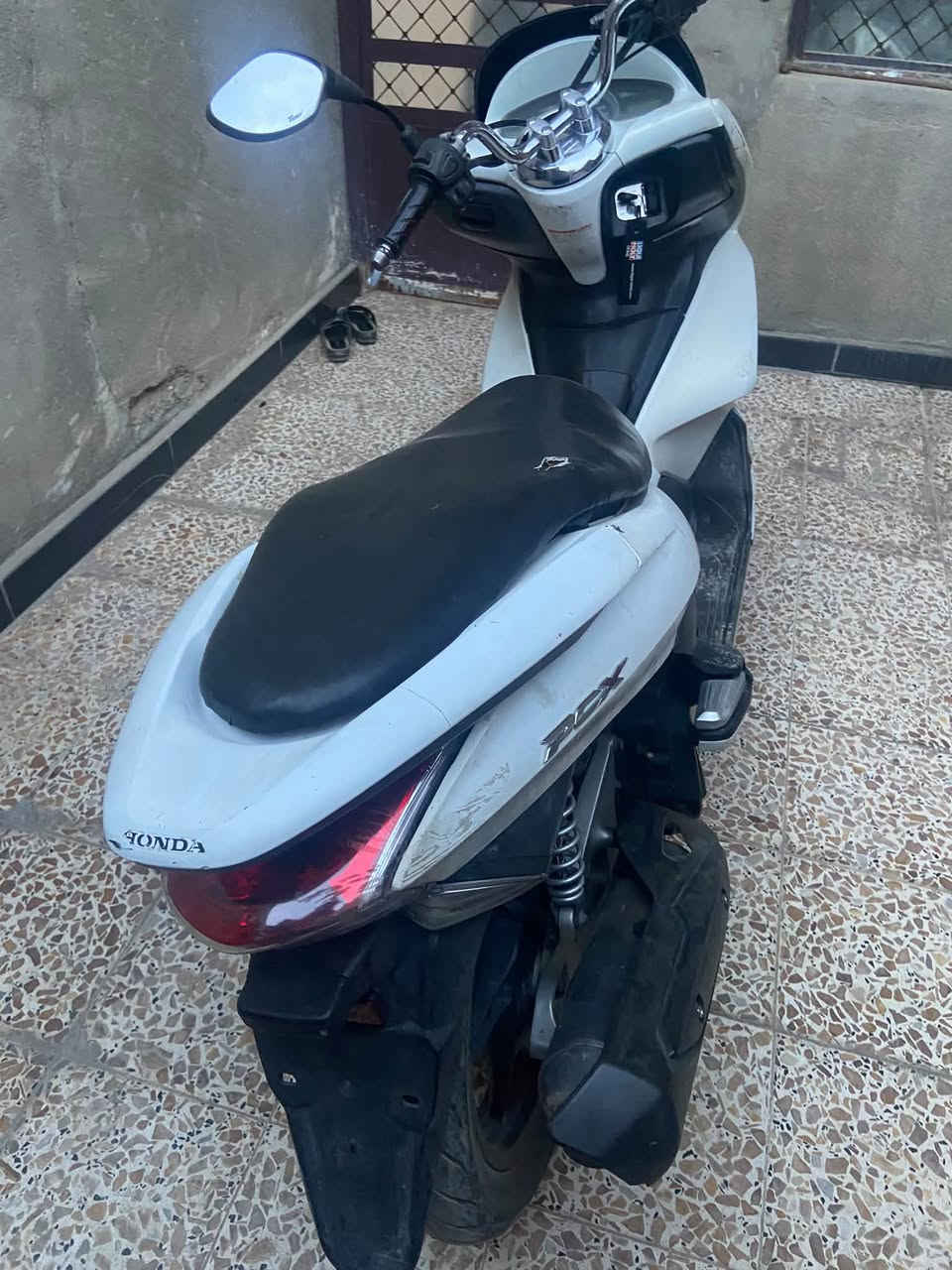 تفتصيل بلصور

نص مكتوب في الصور:
- كروب بي سي اكس 2024 pcx
- سلام عليكم دراجه بي سي اكس جيل اول دراجه كفراتها كدامك الدراجه تخربط مكينه ممفتوحه السعر ٧٥٠ وبيها مجال مكان الحسينيه رقم التلفون ***********