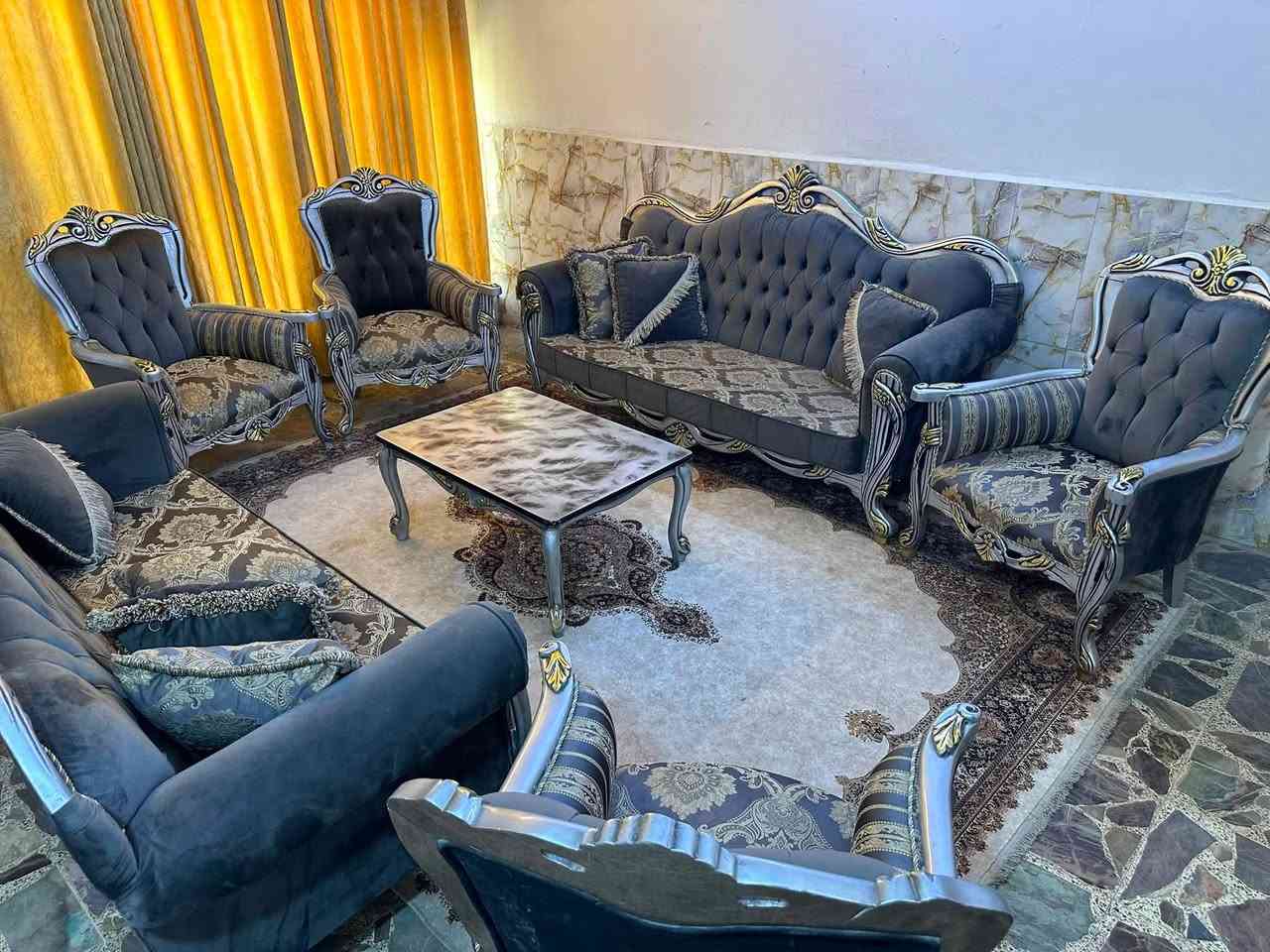 تخم تركي خشب زان عشر مقاعد مع وسطيه نظيف جداً بدون أي ضرر أو عيب السعر ٨٥٠ مكانه المنصور ***********
