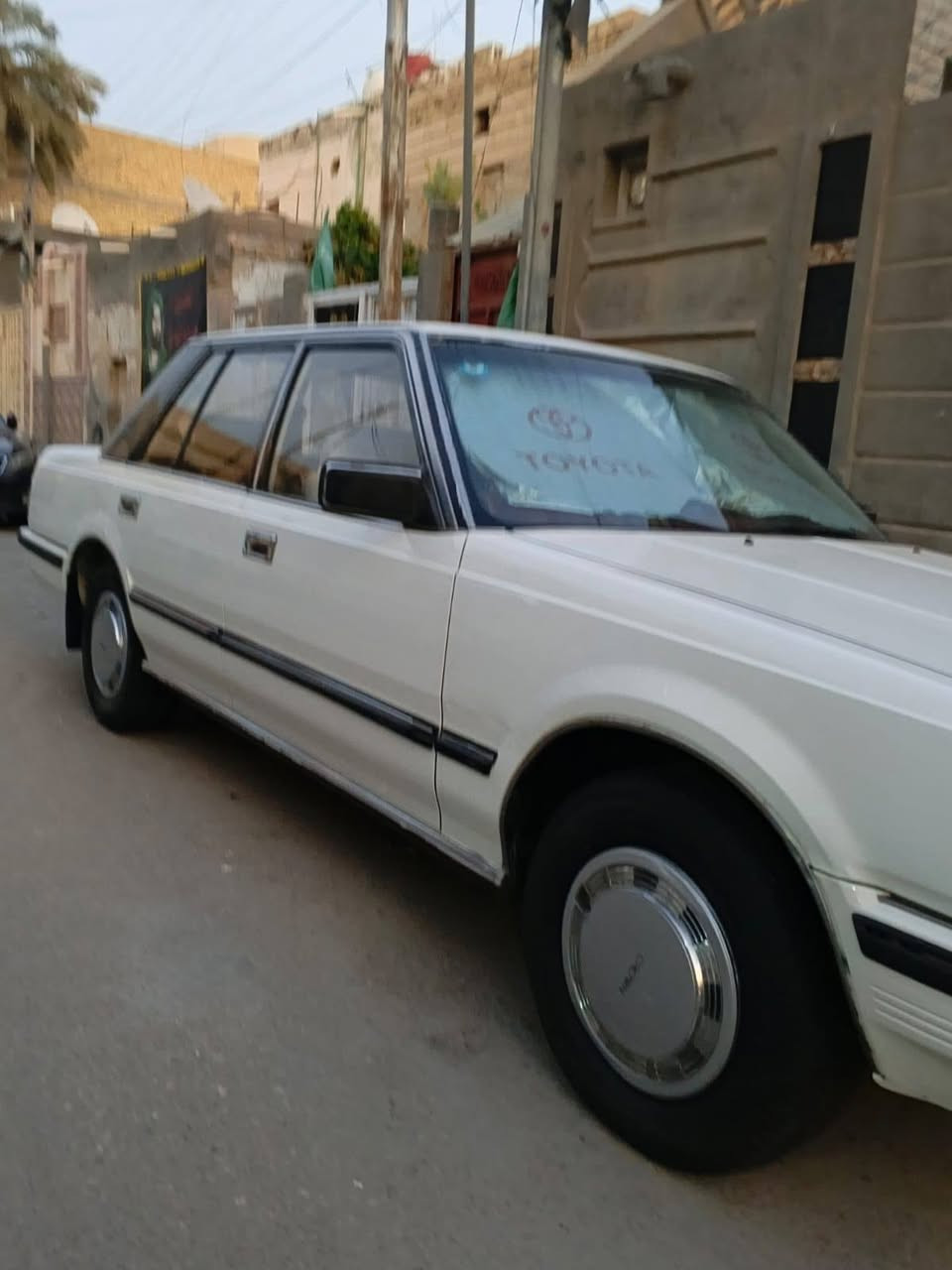 سياره سوبر للبيع موديل 1985 جديده عله وضع الشركه مكفوله كفاله عامه ***********

