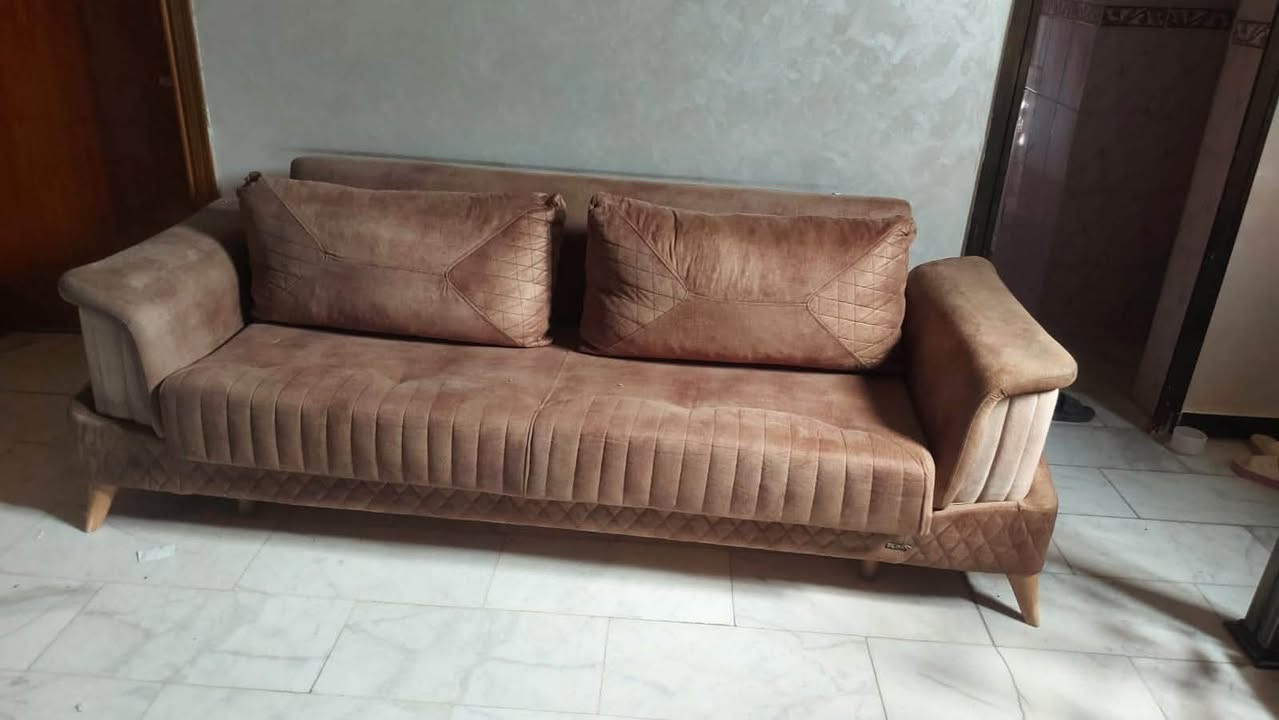 واحد منهن ينفتح يصير سرير
السعر خاص
***********
***********
الشراي يتصل

