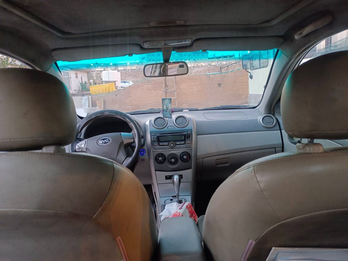 سلام عليكم
اخوان للبيع BYD. G3 موديل 2013
مواصفات بصمه فتحه قماره كشنات جلد دواخلها
 حلوه تبريد شغال 
 كير محرك حداديه حيل نضيفات سياره ما بيها حادث فقط باردات و اشويه جراد بالبدي لون سياره  أبيض رقمها نجف مدور ثاني يوم للاستفسار الاتصال *********** السعر 50وبيه مجاله
