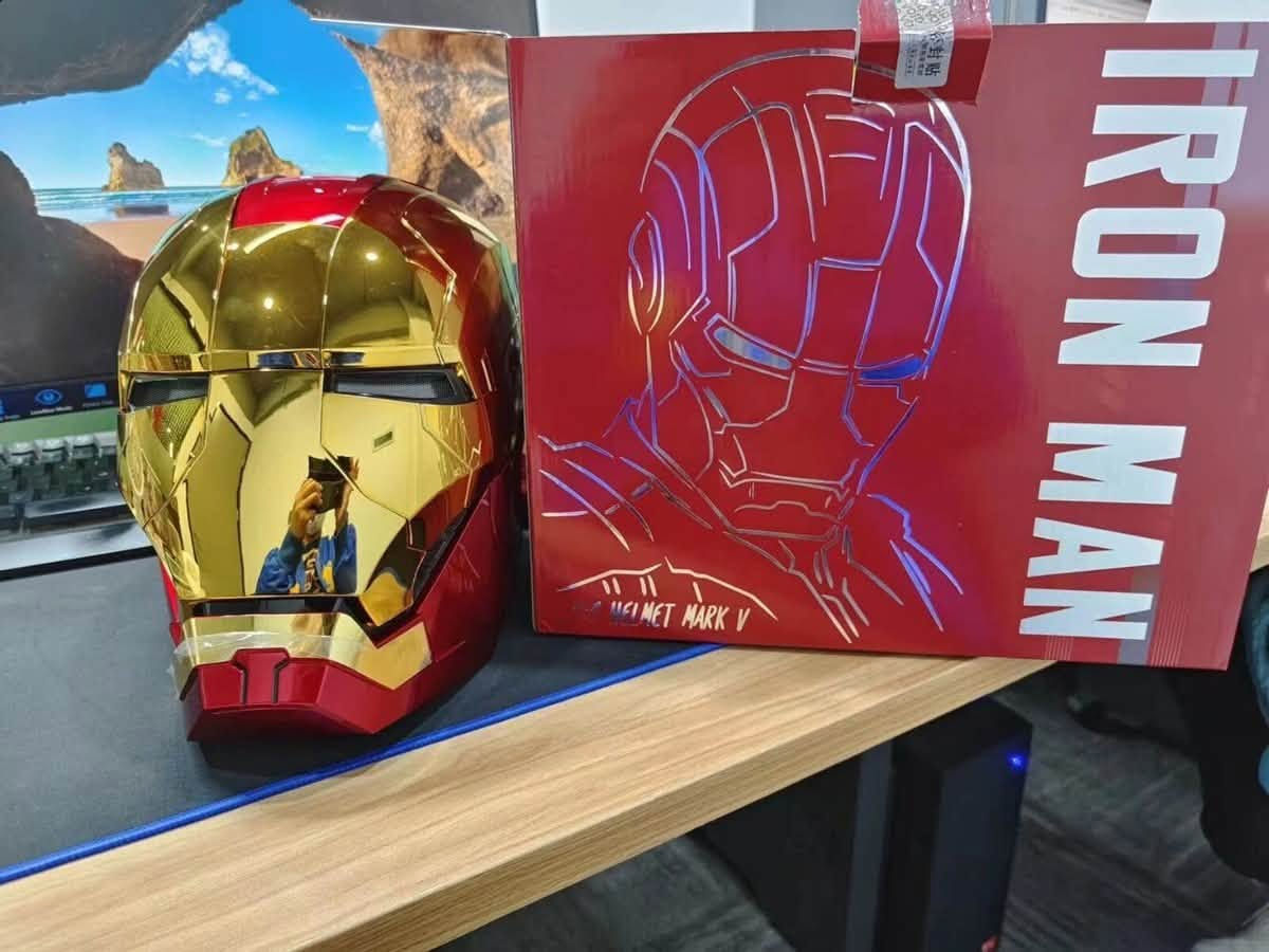 للبيع📢: خوذة ايرون مان الذكية Iron Man MK5

✨المواصفات :

✨ تحكم كامل: تفتح وتغلق بـ 3 طرق (الأوامر الصوتية، الريموت كنترول، ومستشعرات اللمس الجانبية).

🔈 تحكم صوتي باللغة الإنجليزية (أوامر Jarvis)

👁️ إضاءة تفاعلية: العيون تضيء باللونين الأبيض والأحمر (حسب وضعية القتال).

🎭 قابلة للارتداء: تصميم مريح من الداخل ومناسب للتنكر (Cosplay) أو كأفخم قطعة ديكور في غرفتك.

💎 جودة عالية: طلاء ذهبي وأحمر كروم لامع يعطيك شعور الخوذة الحقيقية.

📦 الخوذة جديدة تماماً وتأتي مع علبتها الأصلية وجهاز التحكم.

🚚 متوفر التوصيل لكافة محافظات العراق🇮🇶

📥 للطلب أو الاستفسار عن السعر، يرجى مراسلتنا على الخاص او الواتساب / ‭***********‬

#IronMan #Marvel #Avengers #Jarvis #Cosplay #ايرون_مان #مارفل #افنجرز #الرجل_الحديدي #جارفيس #كوزبلاي #العراق
