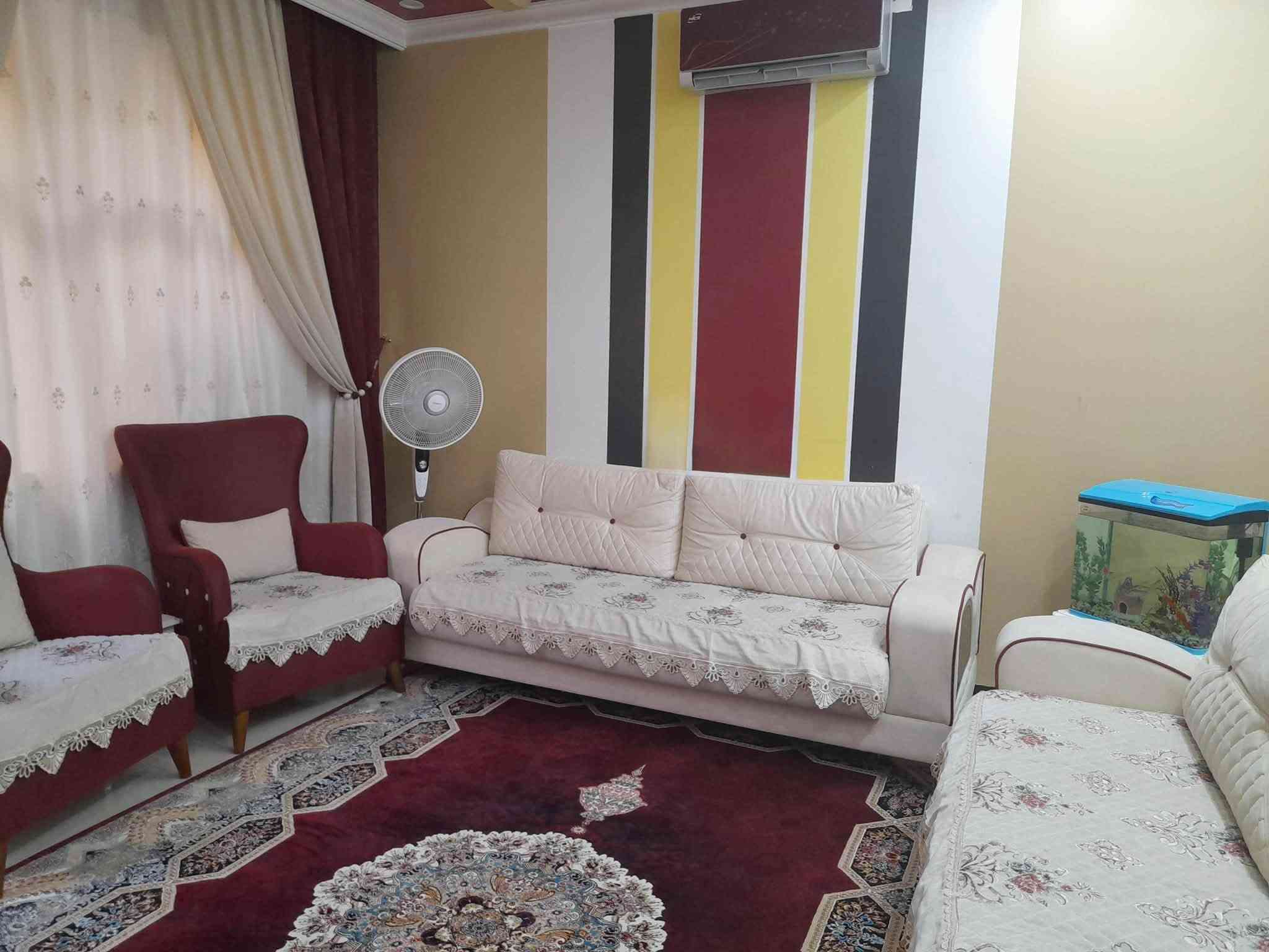 دار للبيع(المربع الذهبي) مساحه ٧٥م مدخلين الطابق الاول صالة وغرفة ومطبخ ومنور وخدمات والطابق الثاني غرفتين نوم وخدمات مع الديكورات المغربيه لجميع الغرف والثالث بيتونة كبيرة وسطح 

 زراعي سند 25ملك صرف مجاور للسكني(قيصريه يعتبر من ضمن السكني) قرب جسر الوقف السني

خدمات كامله بناء حديث درجه اولى٢٠١٣
للتواصل ***********

