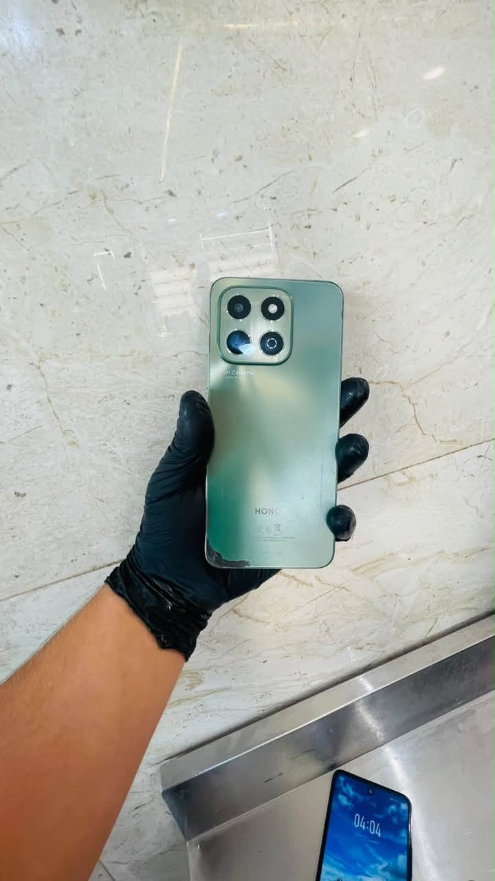 سلام عليكم ورحمة الله وبركاته
للبيع جهاز HONOR X6b زيتوني مرتب 
ما بدل أي شي بس جلخات هذني بصور 

عنوان حي جامعه 

ذاكره (تخزين) 256
عشوائي (8) 
 جهاز مرتب مكفول 

سعر 145 وبي حك جيه وتدلل 

رقم ***********
