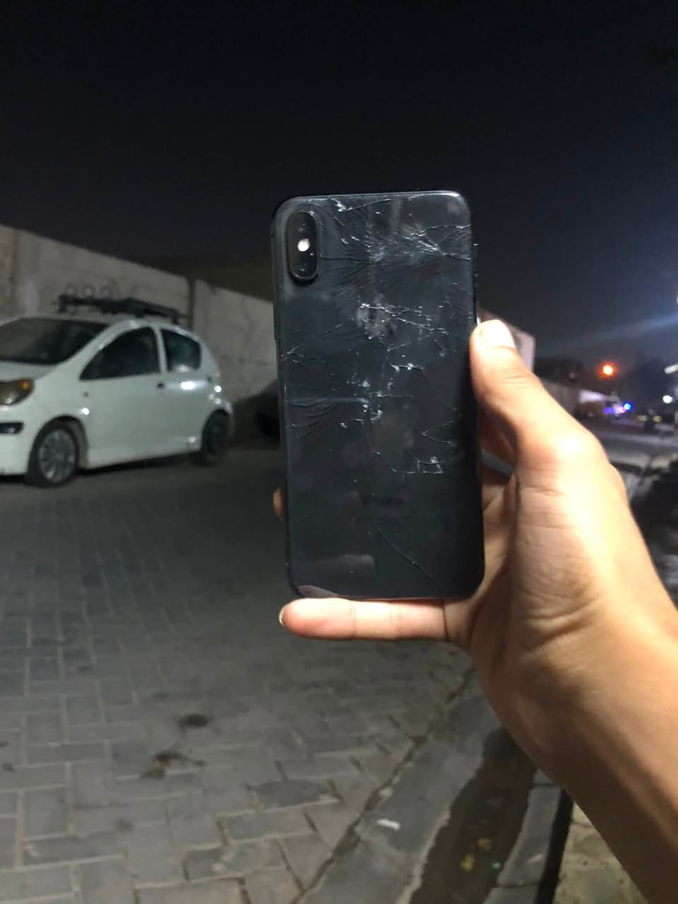 جهاز وتر وتر ما ممفتوح ابد الجهاز ولله ثلاث خيارات الشاشه ذاكره ٦٤ جهاز اي مشكه ما بي الجهاز تخطي السيم كارت جان يشتغل بس ما مرات يطفه جهاز سعره 75 قفل قفل مكان بغداد المدينه الصدر بل داخل يم سوك الاوله رقمي ***********لا يوجد توصيل  راسني خاص هنه
