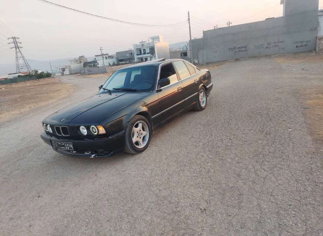 🌹بەناوی خوای گەورەومیهرەبان ‌🌹      
BMW  525
مۆدێل1993                   ***********
 ئاڕمی پلاستیکی هەولێر  ئاڕم و ئەوەلیات و بڕاوەبەشەرت مەکینەکەپسی 525 گێڕتۆماتیک گێڕو مەکینەی بەشەرت تەقەوڕەقەی بەشەرت پێش و دوای چەکوشی پێوەنیە  تازە پێش و دوای داگیراوە   چوارتایەو ویلی تازەی  لەژێره  سڵاید  لایت ئەڵقە  کامل ئەشیای تەبریدی پێوەیە سعری  22گەڵاو کەمێک معامەلە ناونیشان سلێمانی تکایەبەس فرۆشتنە   
تێبینی  سەیارە بەس موسە        ژ  . م  ***********         *********** السليمانية, العراق

