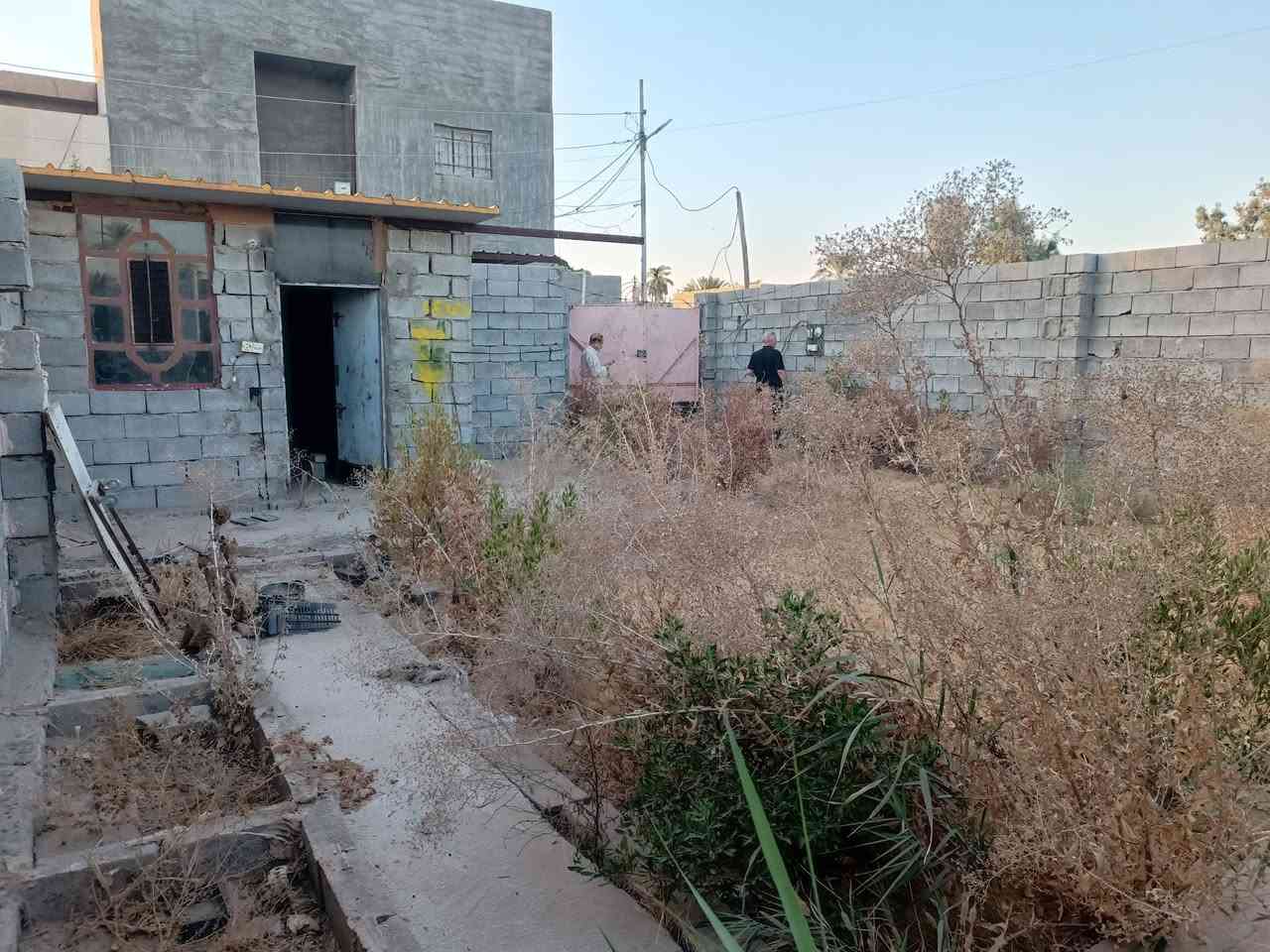 🏡 فرصة استثمارية ممتازة للبيع!
قطعة أرض مسيجة بالكامل ومجهزة، تصلح للسكن أو الاستثمار بموقع مميز.
📐 المساحة والنوع:
المساحة: 140 متر مربع.
نوع العقار: زراعي (مسيجة بالكامل).
🏠 تفاصيل العقار / البناء:
تحتوي على غرفة جاهزة.
صحيات كاملة.
حديقة داخلية واسعة.
⚡ الخدمات المتوفرة:
ماء إسالة متوفر وجاهز.
كهرباء وطنية واصلة.
منطقة كاملة الخدمات وسهلة الوصول.
📍 الموقع:
خلف إعدادية الصناعة مباشرة.
💰 السعر وطريقة التفاوض:
السعر المطلوب: 35 مليون دينار عراقي.
ملاحظة: السعر قابل للتفاوض للجادين.
📞 للتواصل والاستفسار:
يرجى الاتصال على الرقم: [***********]
أو المراسلة عبر الرسائل المباشرة.

نص مكتوب في الصور:
- فرصة استثمارية: قطعة أرض مسيجة للبيع خلف إعدادية الصناعة المساحة والمواصفات المساحة: 140 متر مربع نوع العقار: زراعي (مسيجة بالكامل) تفاصيل الدار غرفة وصحيات كاملة حديقة داخلية واسعة (غير مزروعة حالياً) الخدمات المتوفرة ماء إسالة (جاهز) كهرباء وطنية (واصلة) الموقع خلف إعدادية الصناعة مباشرة خلف إعدادية الصناعة السعر وطريقة التفاوض السعر: ٣٥ مليون السعر قابل للتفاوض نص الإعلان الجاهز "للبيع قطعة أرض مسيجة 140م خلف الصناعة، زراعي، متوفرة فيها الخدمات (ماء وكهرباء)، تحتوي على غرفة وصحيات وحديقة. فرصة للسكن أو الاستثمار. 👍🏻" سهولة الوصول اتصل الآن