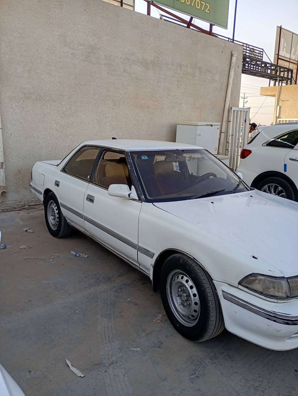 السلام عليكم 
سياره مارك موديل 1992  للبيع مكينه ونجي السياره جاهزه تحويل ثاني يوم تبريد شغال تخم تاير جديد حداديه جاهزه كير جديد المكينه بيها خيط بخار رقم انكليزي بغداد مشروع وطني مصفره غرامات سنويه جديده هزه ما منتهيه مكان السيارة واسط مكفوله من الكص السياره عوزها ترتيبات بسيطه السعر 45 وبيها مجال للطيبين للاتصال ***********
