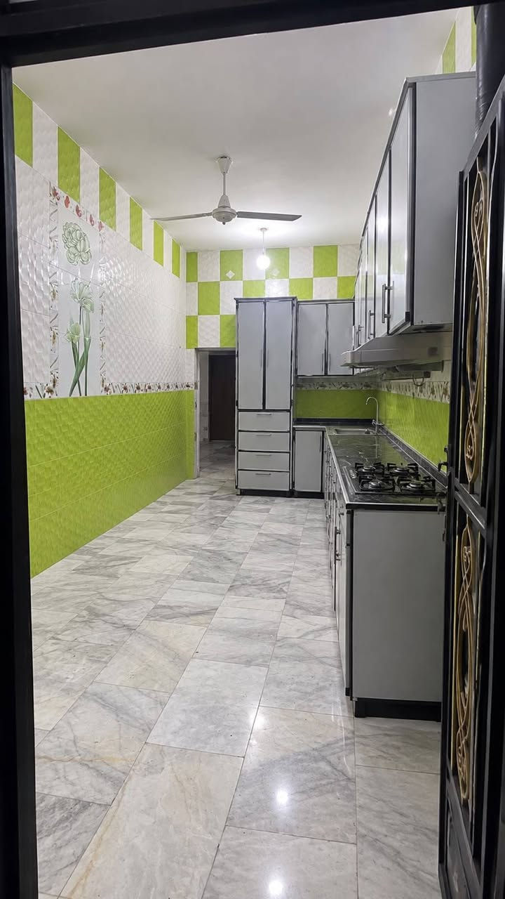 سلام عليكم بيت للبيع طابو للمعلومات إتصال على الرقم *********** بحي الشعب ٢٠٠ م
