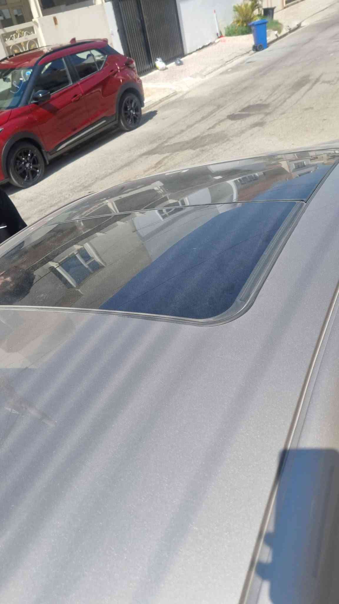 سلام عليكم للبيع ماليبو موديل ٢٠٢٤ مواصفات LT2 بانوراما ماشية ٥٤ميل بدون سبغ بدون دواخل فقط ٢ مكان رسعة  
مواصفات ويل كروم بانوراما،تبريد قطعتين،رادار ، كشن هيتر ،كهربايي و بعد هواي مواصفات 
رقم كاتي ٢ شهر باقي للرقم 
سعر ١٢٣
مكان اربيل حي فرمانبران 
***********

نص مكتوب في الصور:
- BIDCARS