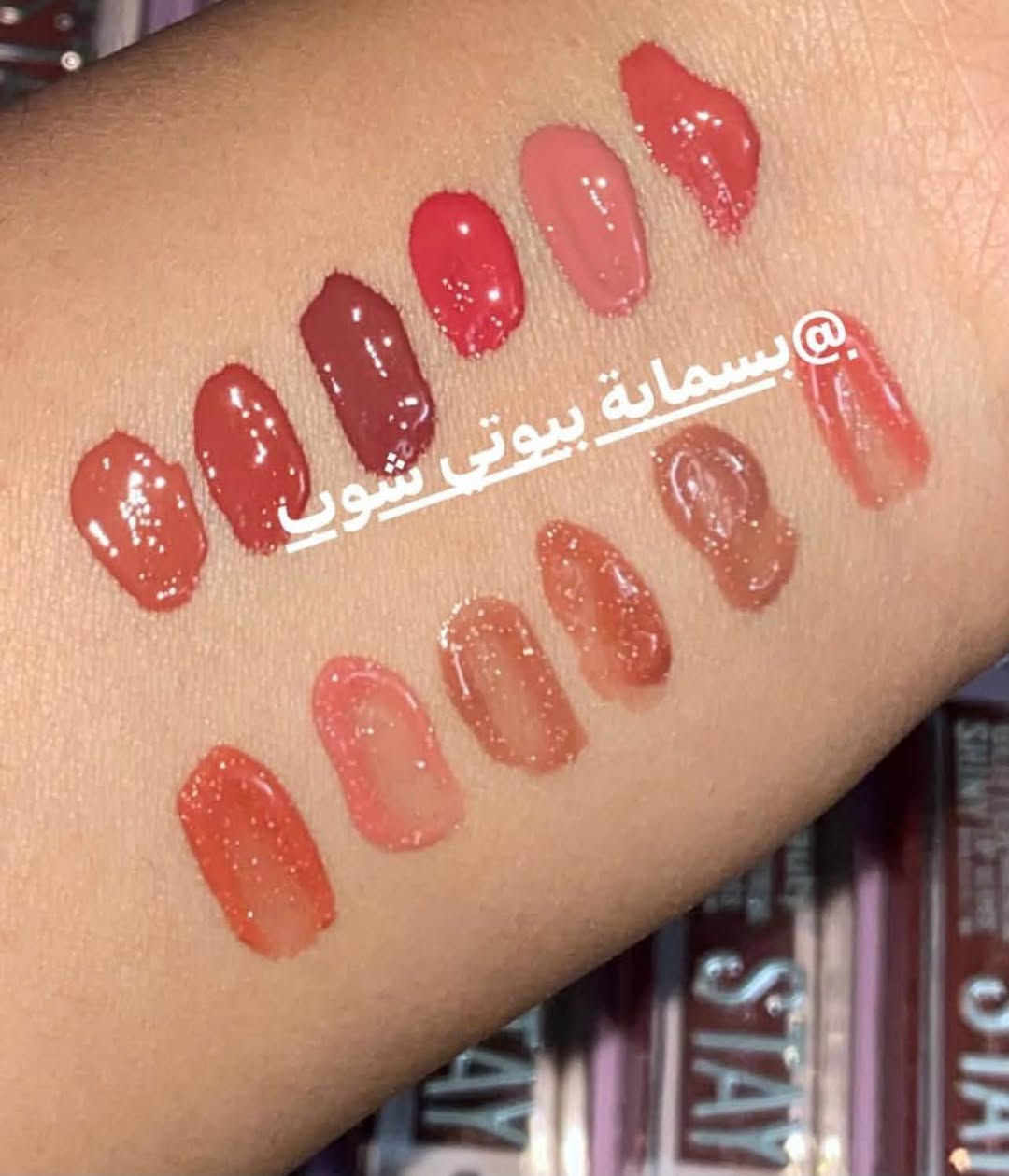 بنات هذا الكلوس ومعطر للشفه من 3Q  العشق يجننن💖
 مو بس لمعة كليتر وعطر يجنن.. ينطي امتلاء بسيط وطبيعي للشفة يخلي شكلها يخبل ومتروسة حيوية، وبدون أي شعور حرقة مزعج.
و يترس الشفة ترطيب وثباتيته عالية (Super Stay) يطول وياج، ودرجات ألوانه كلها تاخذ العقل وتناسب مكياجج اليومي.
اللي تحب مظهر الشفايف الممتلئة والناعمة بلمسة كليتر خفيفة،

سعر القطعه 3 الاف

نص مكتوب في الصور:
- 3Q beauty SUPER STAY GLITTER SHINY LIPGLOSS ITEM NAME LP-767 NAME LIP GLOSS NET 7ml WET 55.5kg CBM 0.14 Size: 61.2cm x 47cm x 49.5cm Packing specification: 96BOX*12PCS=1152PCS 101 102 103 104 105 106 1*********** 111 112
- @بسماية_بيوتي_شوب
- @بسمايه بيوتي شوب