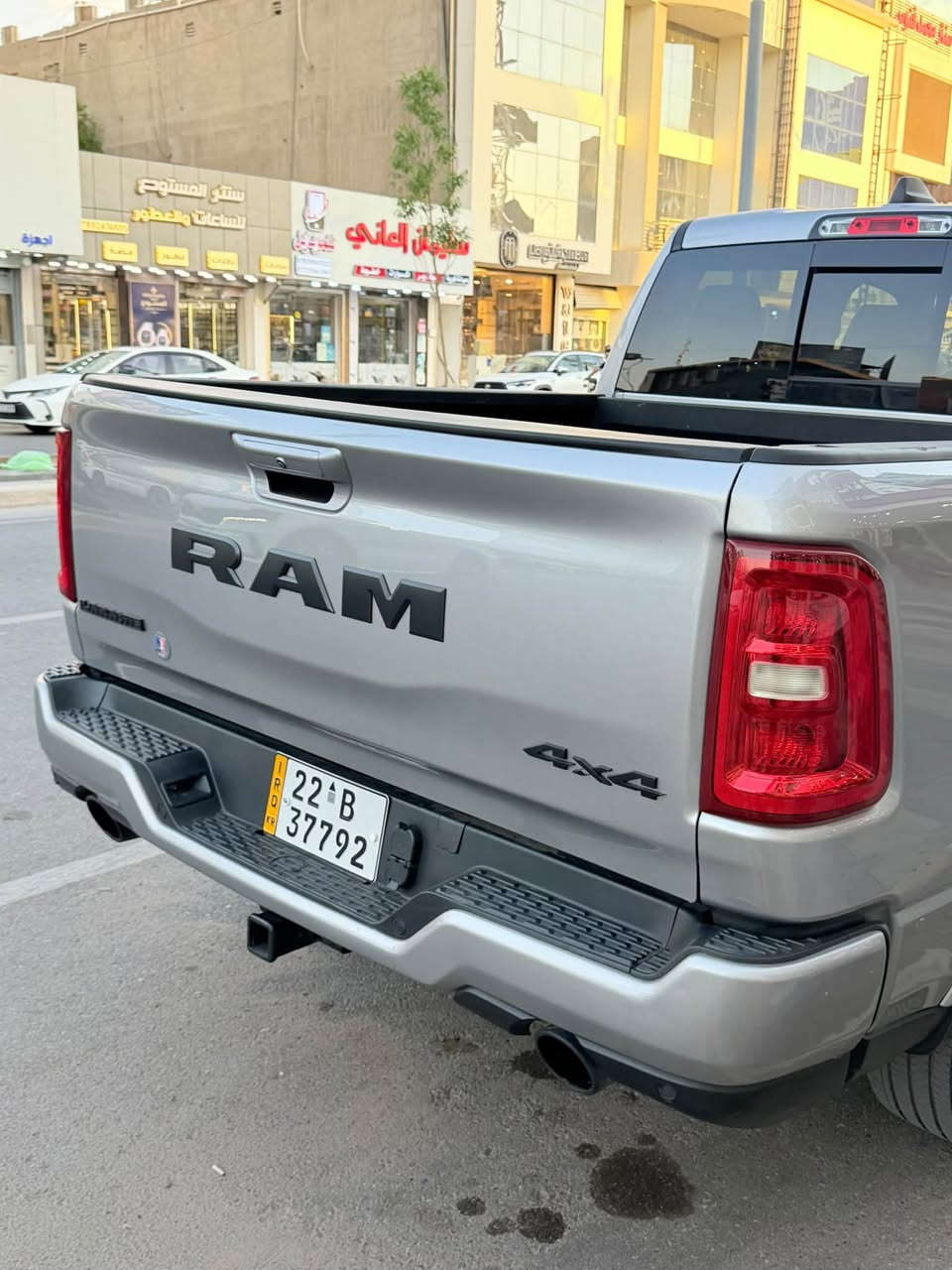 للبيع RAM 1500 LARAMIE 2025 - فل مواصفات
ماشية 45 الف كيلو فقط 
وارد امريكي ( ضرر سطحي ) 

وحش الشارع انظف واعلى صنف بفئتها طلب خاص 

المواصفات:
المحرك الجديد 3.0L توين تيربو  

كير 8 نمر + دفع رباعي 4x4 اوتو + 
جلد فاخر لون ملكي مع تطريز مطعم بالشامواه الفاخر
مقاعد كهرباء / تدفئة / تبريد / مساج 24 حركة
شاشات: 14.5 انج وسط +12 انج عدادات + Head Up Display
سماعات Klipsch الاصلية 23 سماعة
بانوراما + مراية ديجتال + شاحن وايرلس
ويل 22 انج 
امان فول:
رادار Adaptive Cruise + حافظ مسار Active Lane
360 كاميرا 
نقطة عمياء + بريك اوتو + قراءة علامات

التفاصيل:
اللون: رصاصي سلفر 
الموديل: 2025
الماشية: 45 الف 
الرقم: اربيل  بأسمي - تحويل مباشر 
الحالة: ايرباك سستم وتصليح درجة اولى 
المكان: الانبار . الرمادي 
السعر:  اكتب تم
رقم الهاتف *********** او مراسلة خاص
